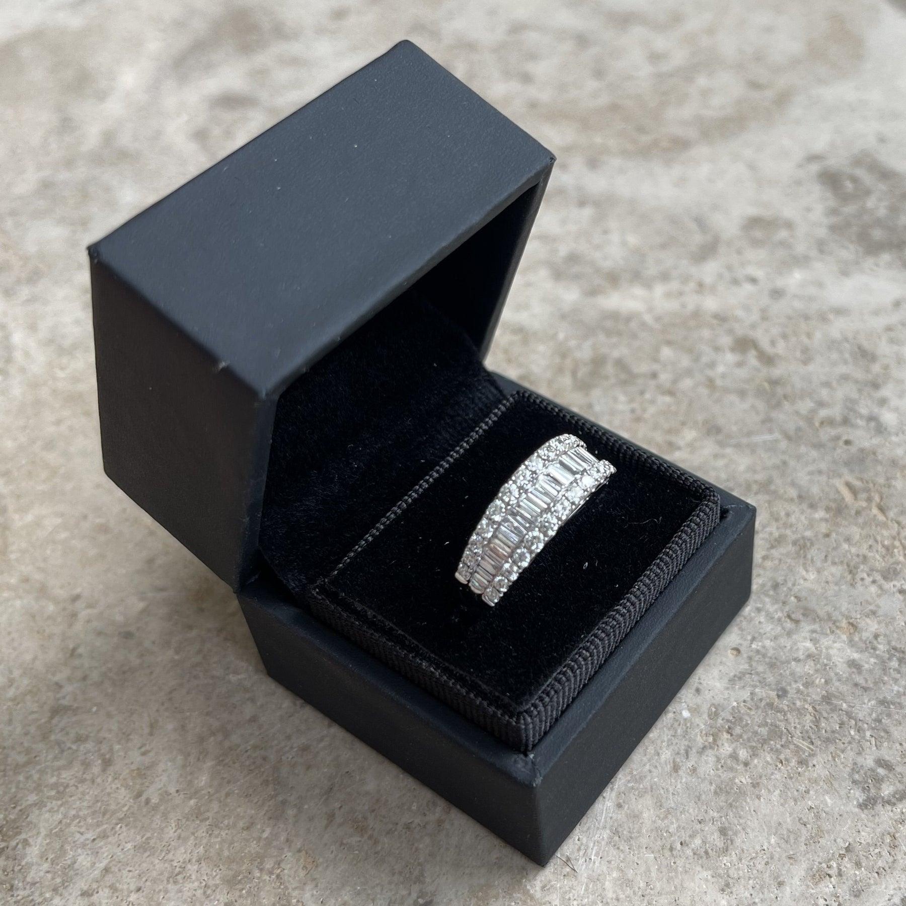 For Sale:  18ct White Gold Ring with 0.51ct and 0.25ct Diamonds 4