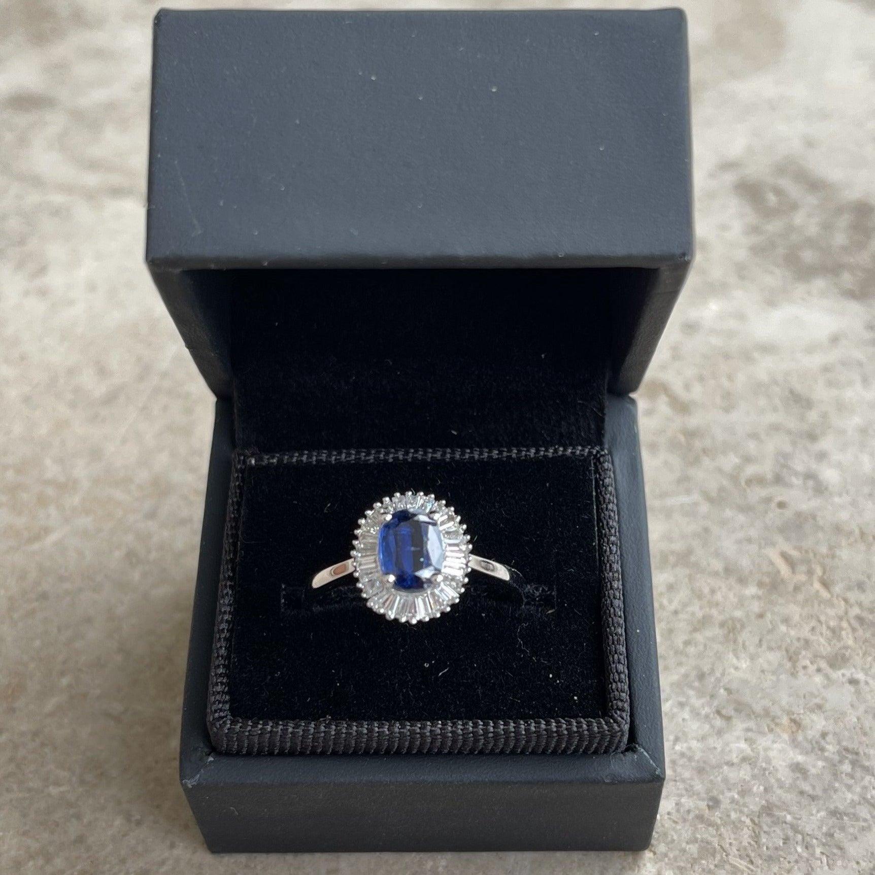 For Sale:  18ct White Gold Ring with 0.91ct Kyanite and Diamond 3