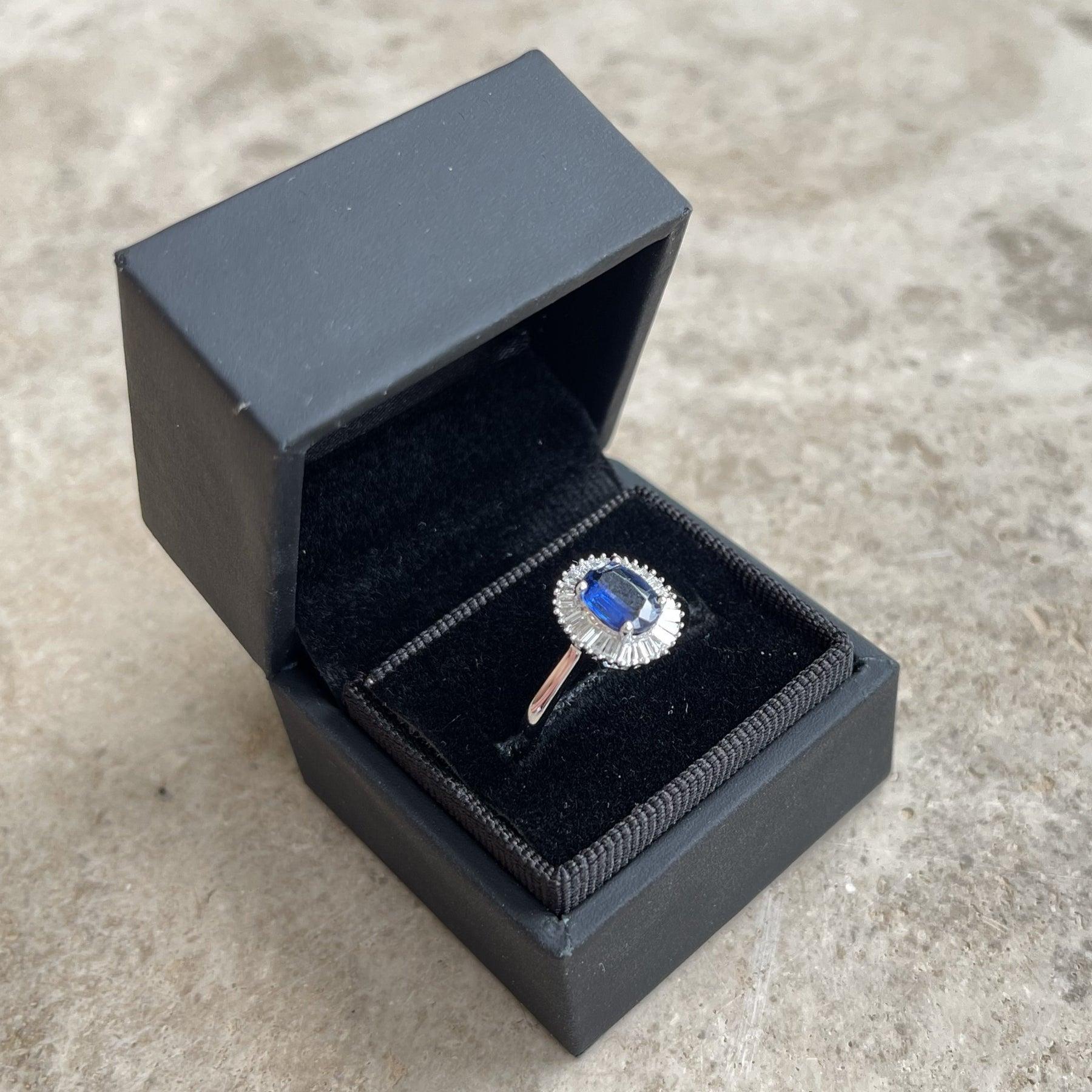 For Sale:  18ct White Gold Ring with 0.91ct Kyanite and Diamond 5