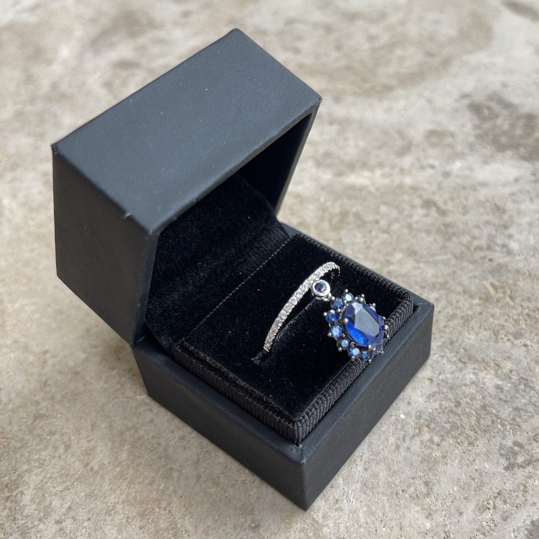 For Sale:  18ct White Gold Ring with 1.45ct Kyanite and Diamond 5