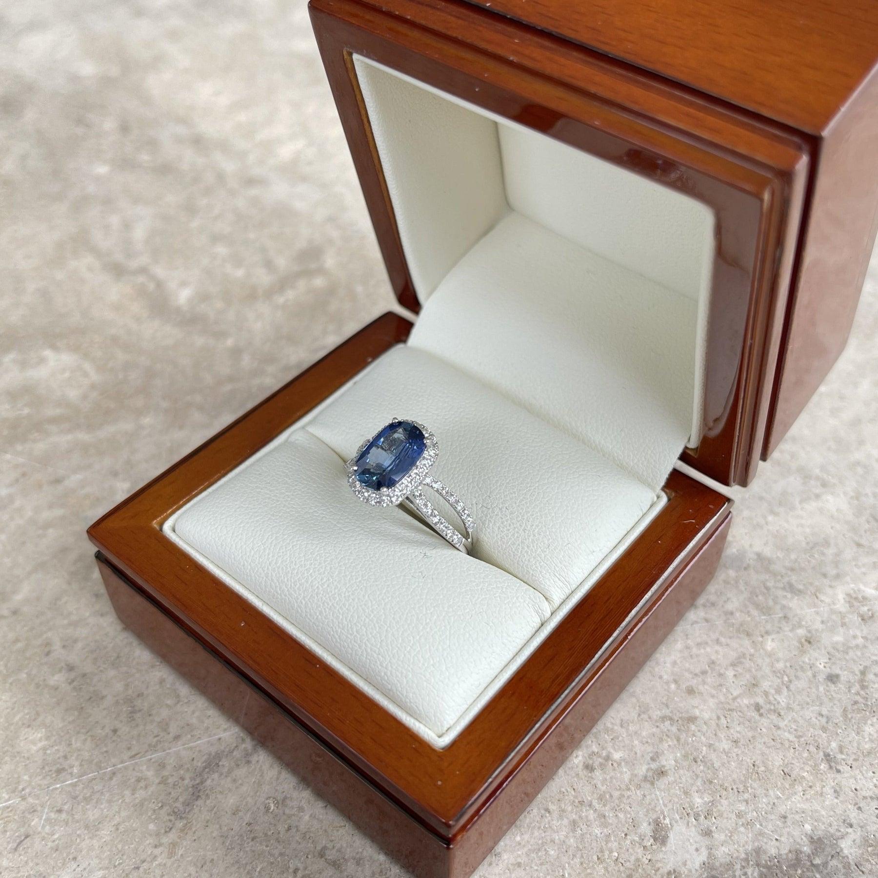 For Sale:  18ct White Gold Sapphire and Diamond Ring 4