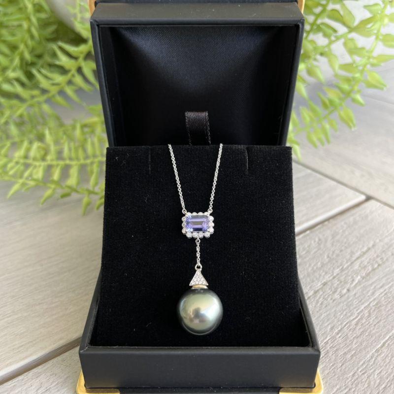 18ct White Gold Tahitian Pearl and Tanzanite Necklace In New Condition For Sale In Sydney, NSW