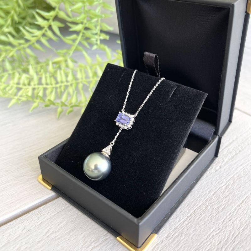 Women's 18ct White Gold Tahitian Pearl and Tanzanite Necklace For Sale
