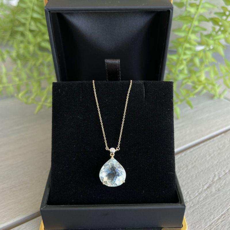 18ct Yellow Gold Aquamarine and Diamond Necklace In New Condition For Sale In Sydney, NSW