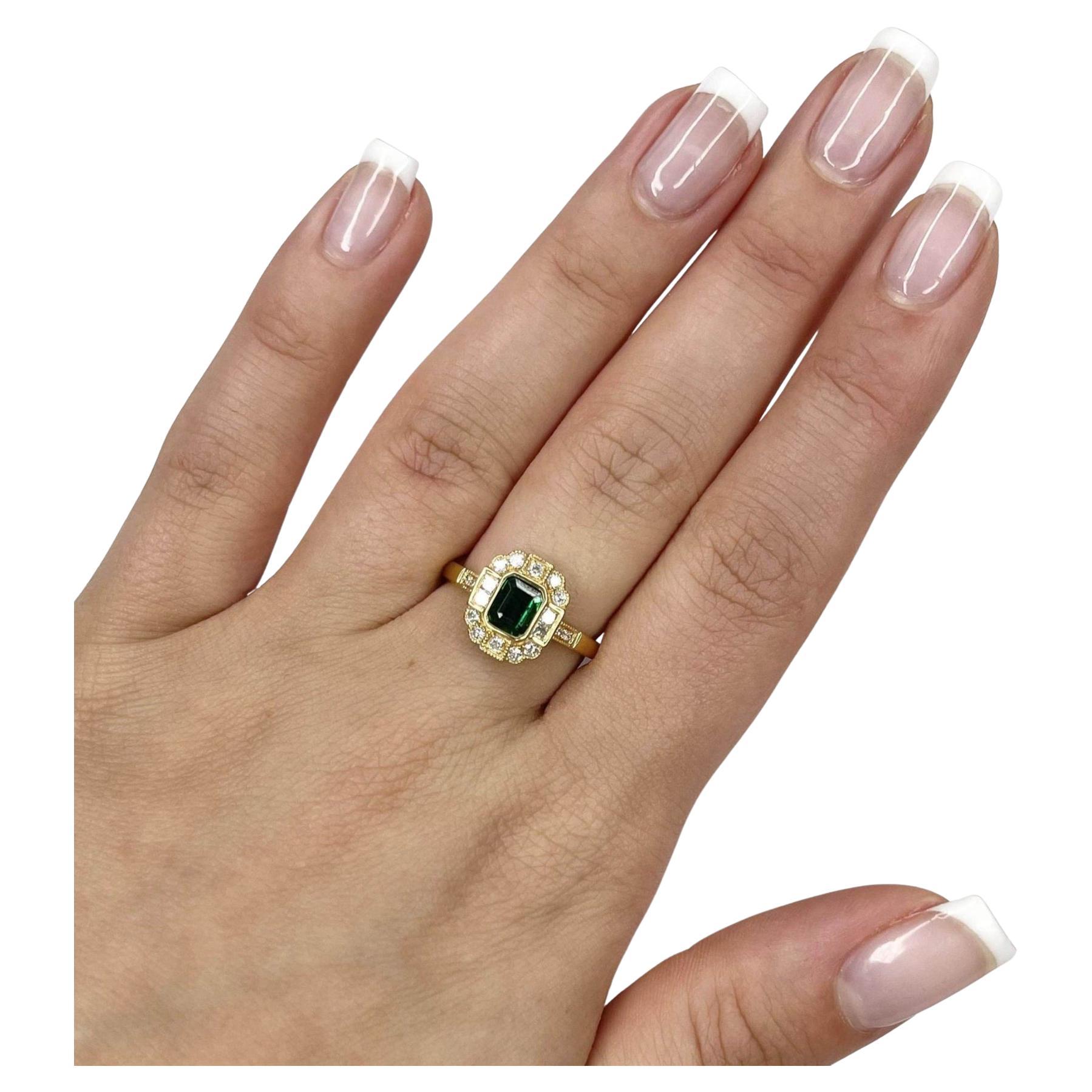 For Sale:  18ct Yellow Gold Ring with Colombian Emerald and Diamond 5