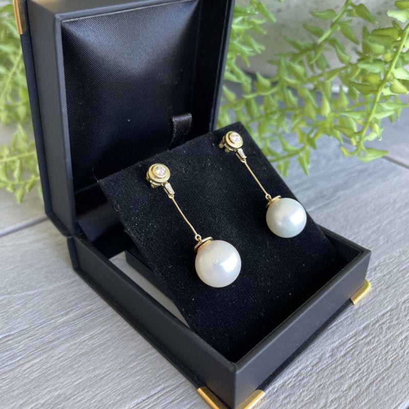 18ct Yellow Gold South Sea Pearl and Diamond Drop Earrings In New Condition For Sale In Sydney, NSW
