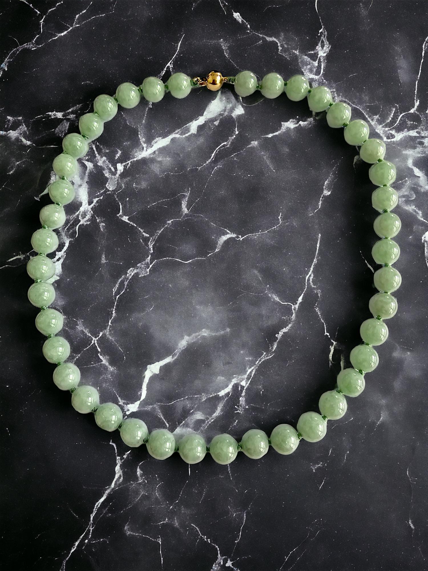 Imperial Long Burmese A-Jade Perlenkette (je 10mm x 42 Perlen) 10002 (Kugelschliff) im Angebot