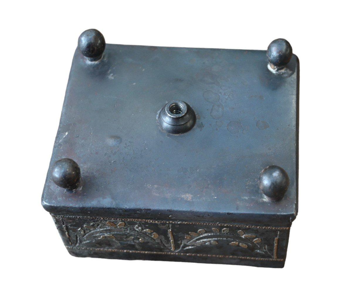 Manufactura Imperial De Tula, Rusia, Finales Del Siglo XVIII. Costurero de acero Luis XVI en venta