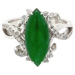 Ring aus kaiserlichem Marquise-Jade und Diamant