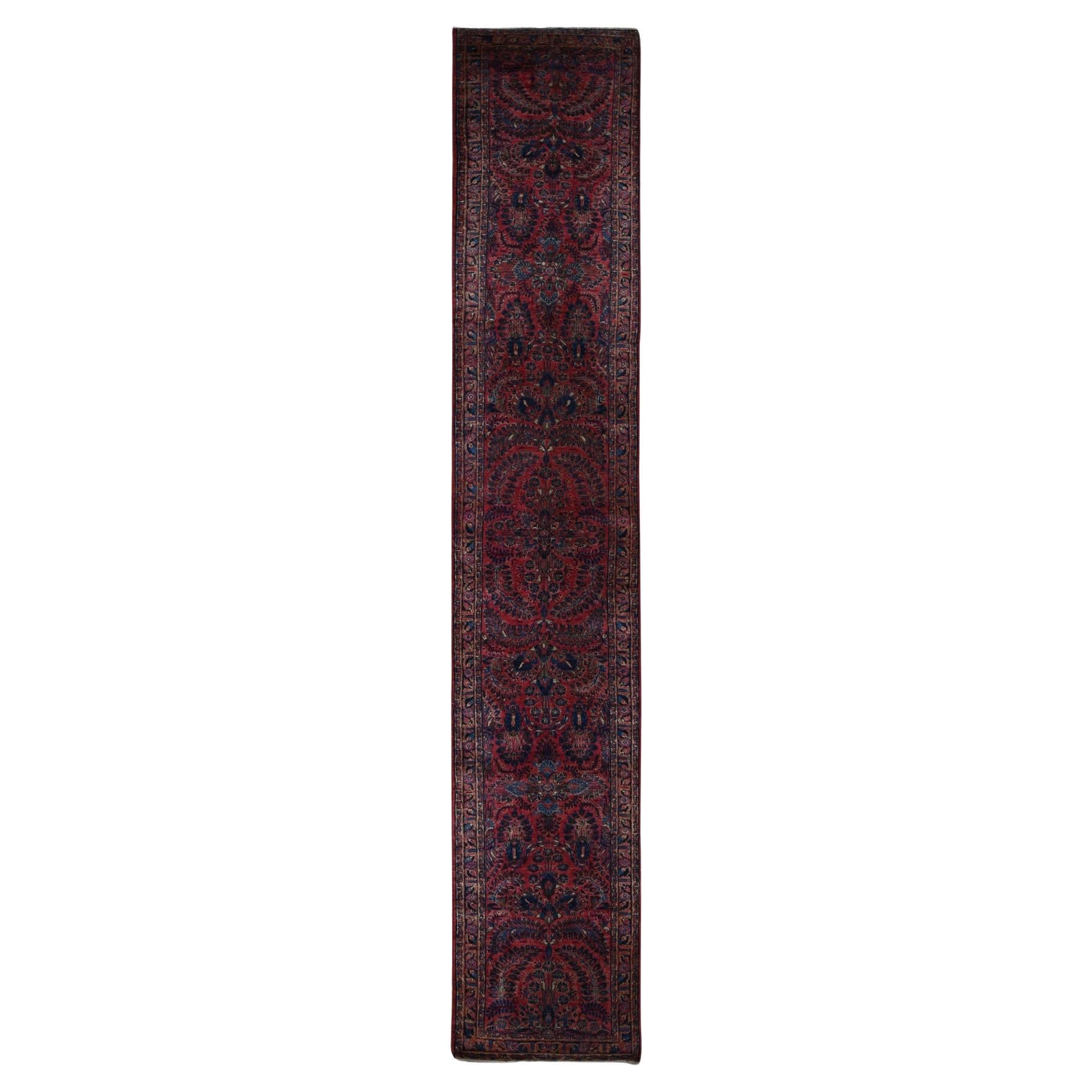 Antiker persischer Sarouk-Teppich aus reiner Wolle, kaiserlich rot, handgeknüpft, 2'2"x13'1" im Angebot