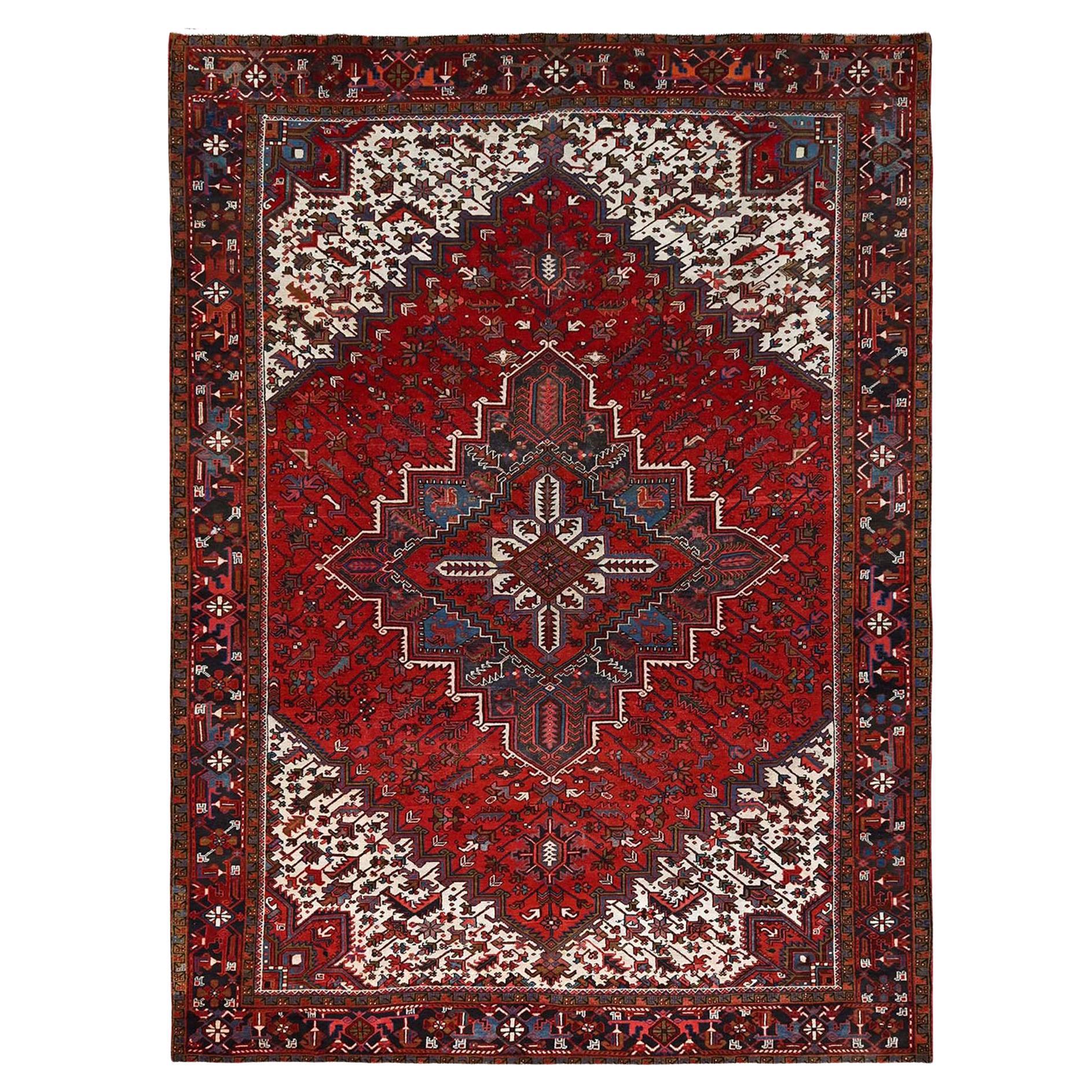 Tapis persan semi-ancien rouge impérial Heriz de style rustique en pure laine nouée à la main