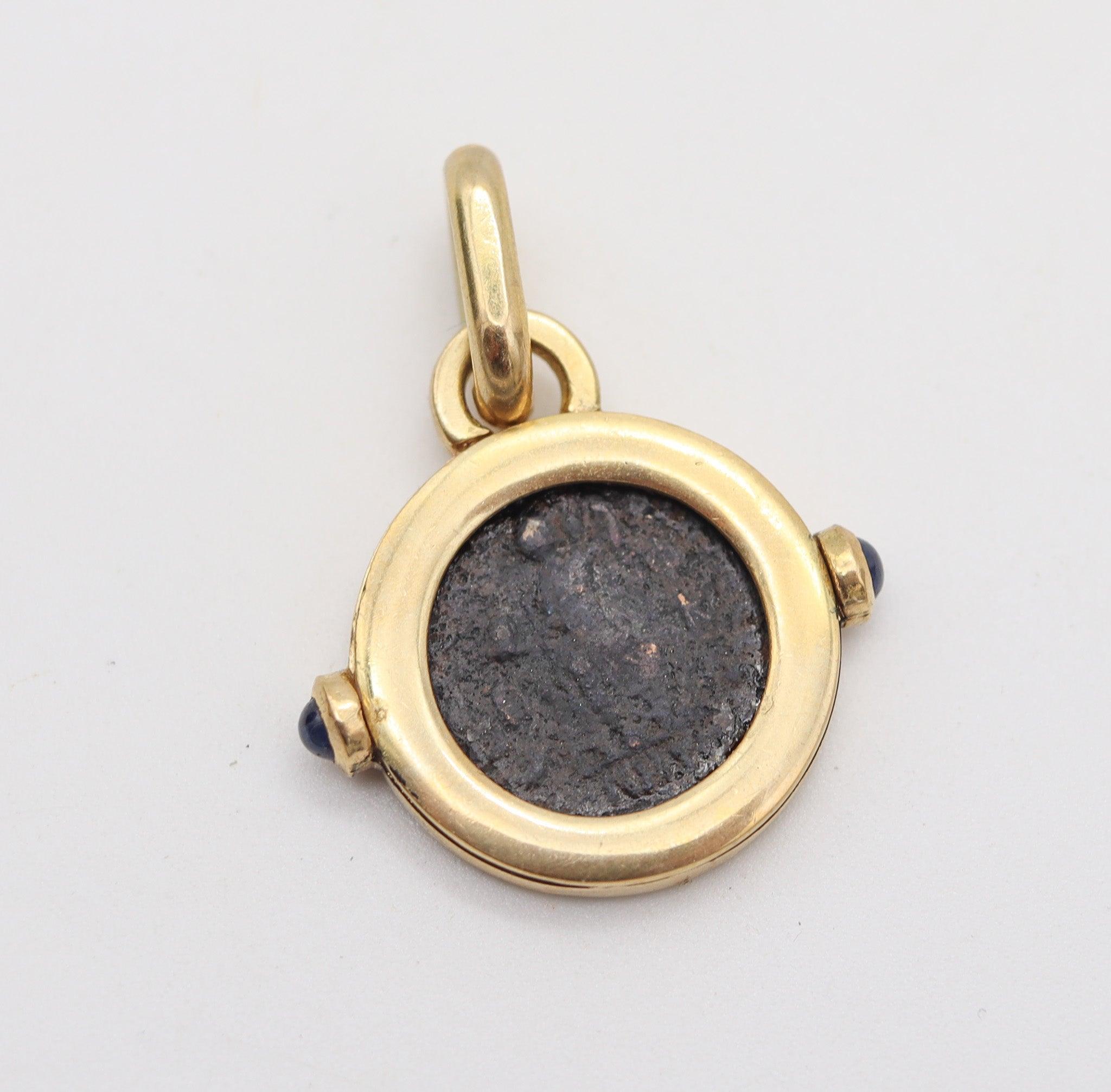 IMPERIAL ROME 320 AD Kaiser Konstantin Münze Anhänger in 18Kt Gold & Saphiren (Cabochon) im Angebot