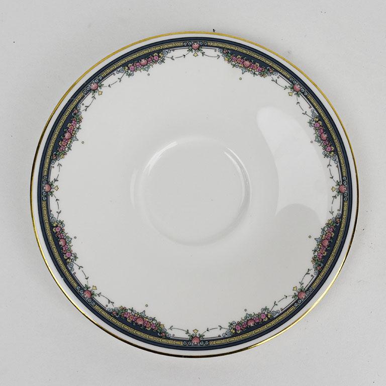 Fine XX secolo Piattino Royal Doulton Imperial Bone China con disegno floreale e oro, Inghilterra in vendita