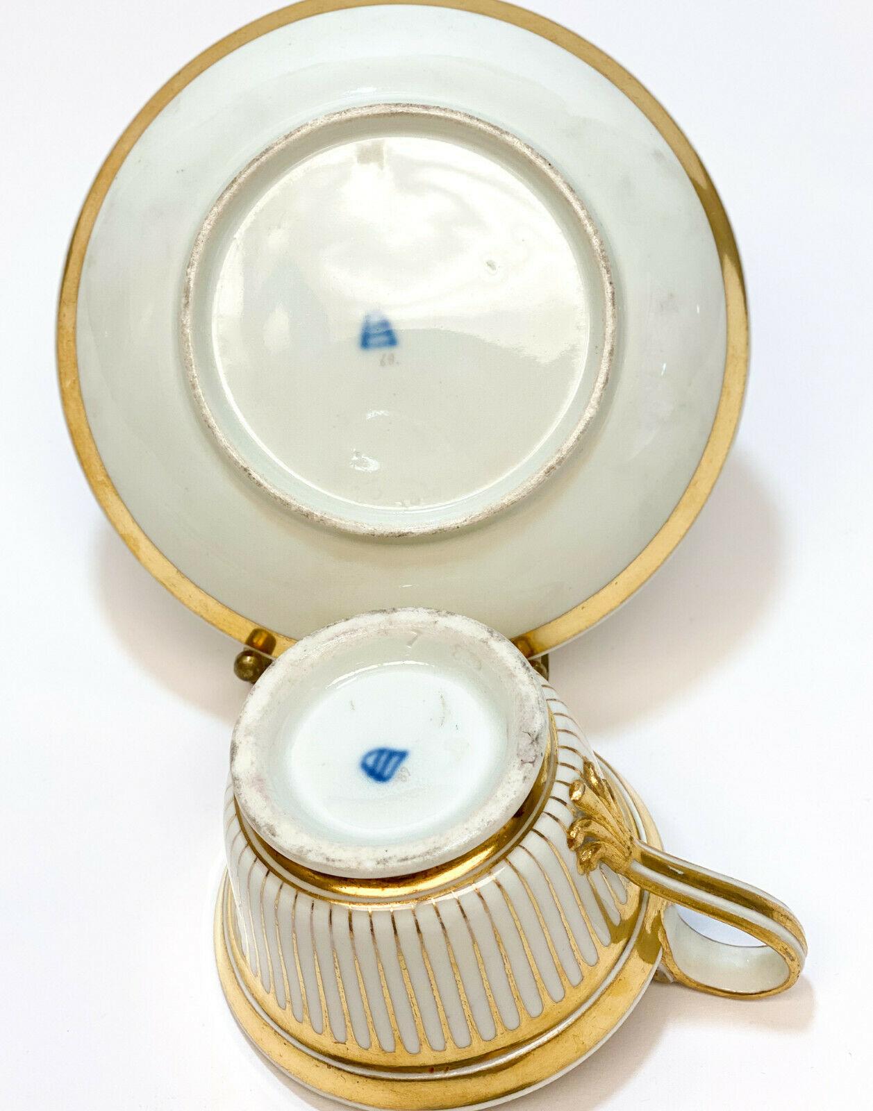 Imperial Royal Vienna Porzellan und vergoldete gestreifte Tasse und Untertasse, 1821 (Vergoldet) im Angebot