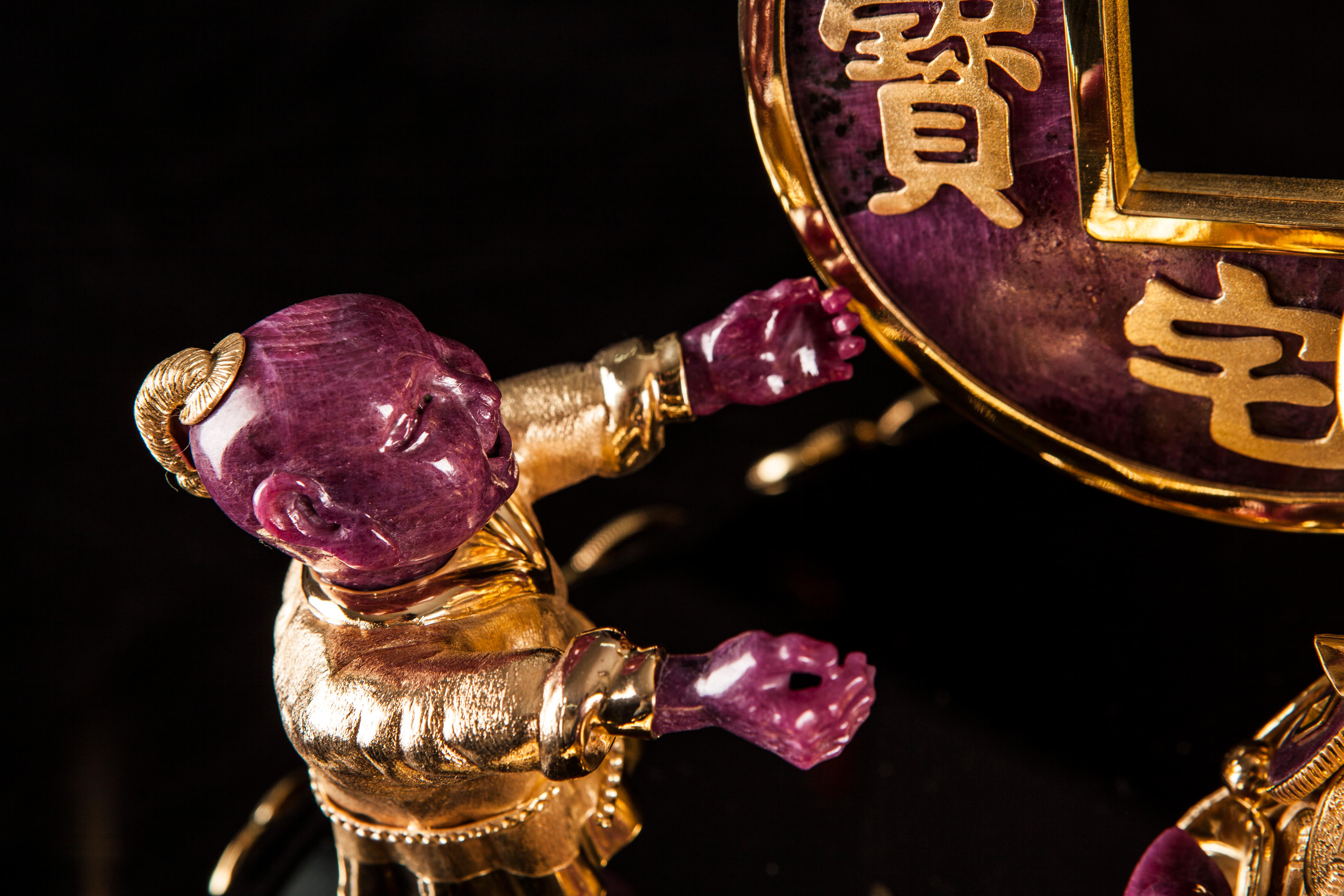 Imperial Gold Buddha ridente con bambini Massive Ruby Carved & Gold Vermeil in vendita 7