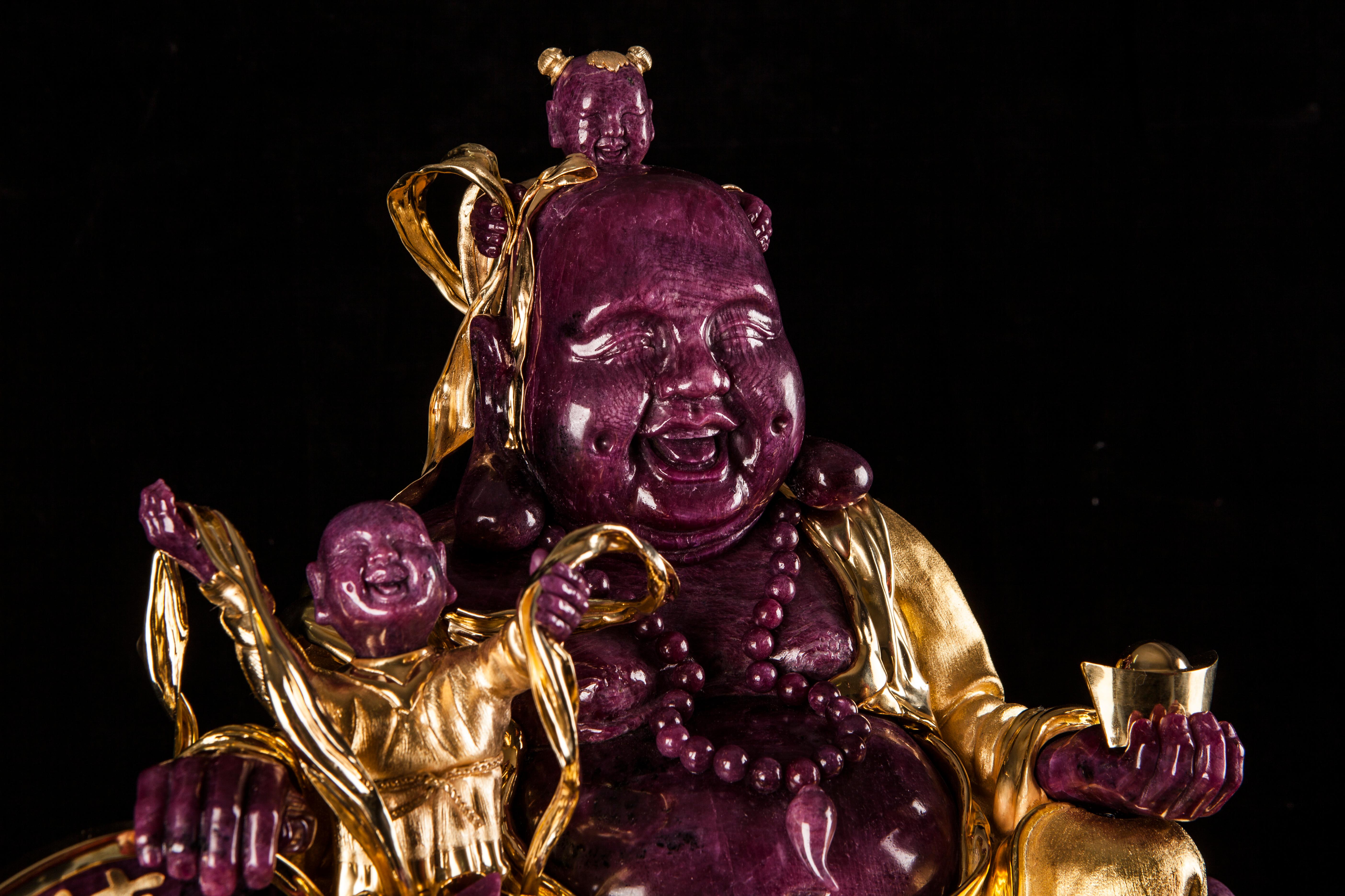 Imperial Gold Buddha ridente con bambini Massive Ruby Carved & Gold Vermeil in vendita 3