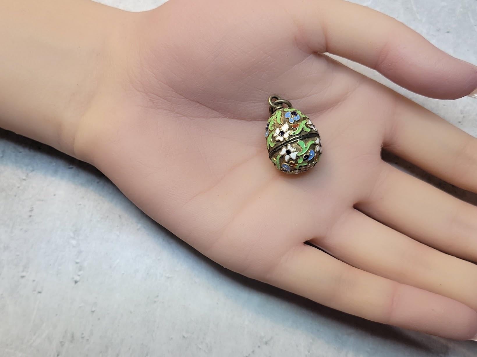 Colgante de huevo de esmalte cloisonné ruso imperial, maestro Feodor Afanasiev en venta 3