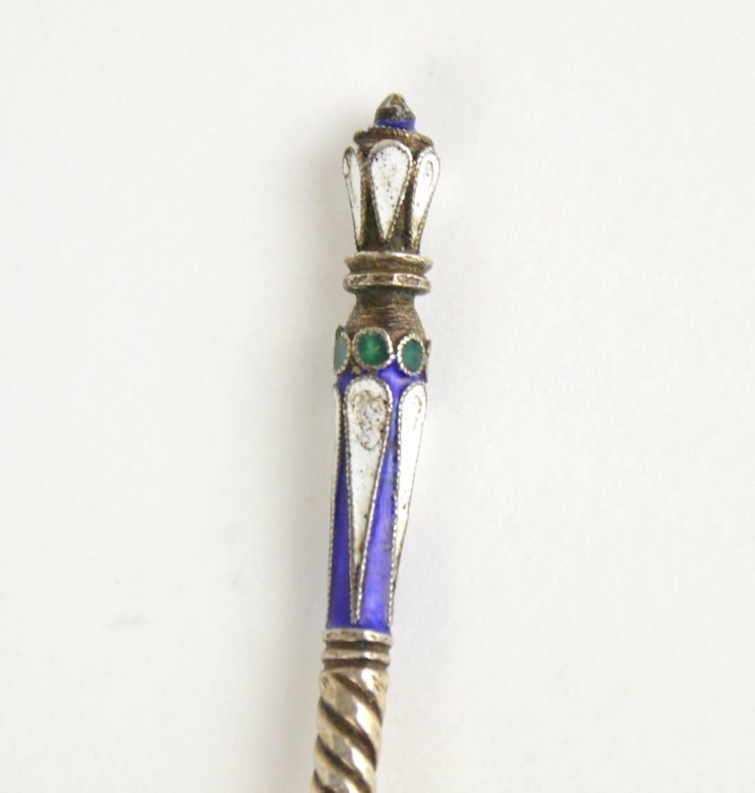 Imperial Russian Cloisonné Enamel & Gilt Silver Caddy Spoon, Moscow 19th Century In Good Condition For Sale In Brussels, BE