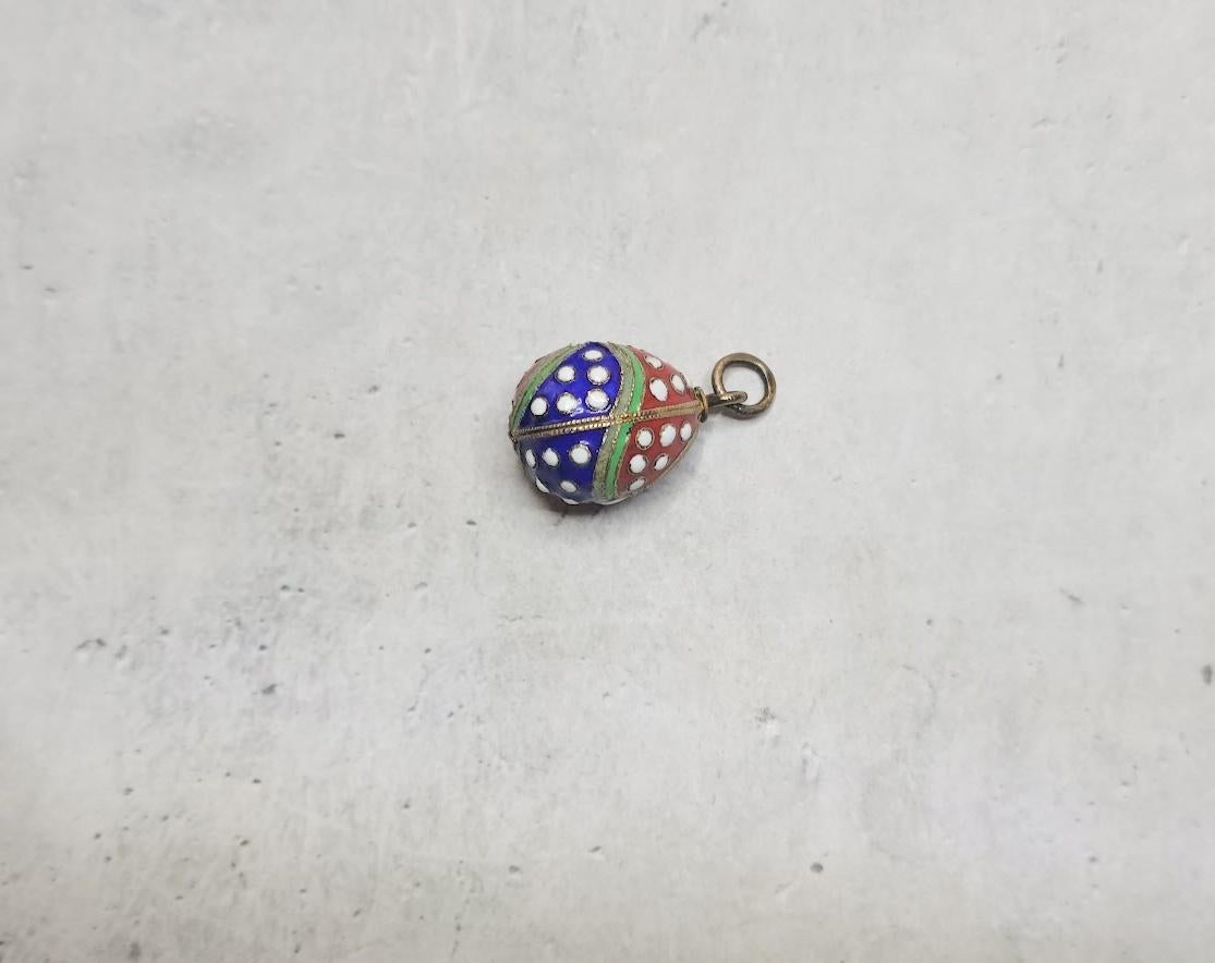 Ciondolo a forma di uovo di cloisonne russo imperiale, Dot Dot Dot, operaio Ivan Khlebnikov In condizioni buone in vendita a Chesterland, OH