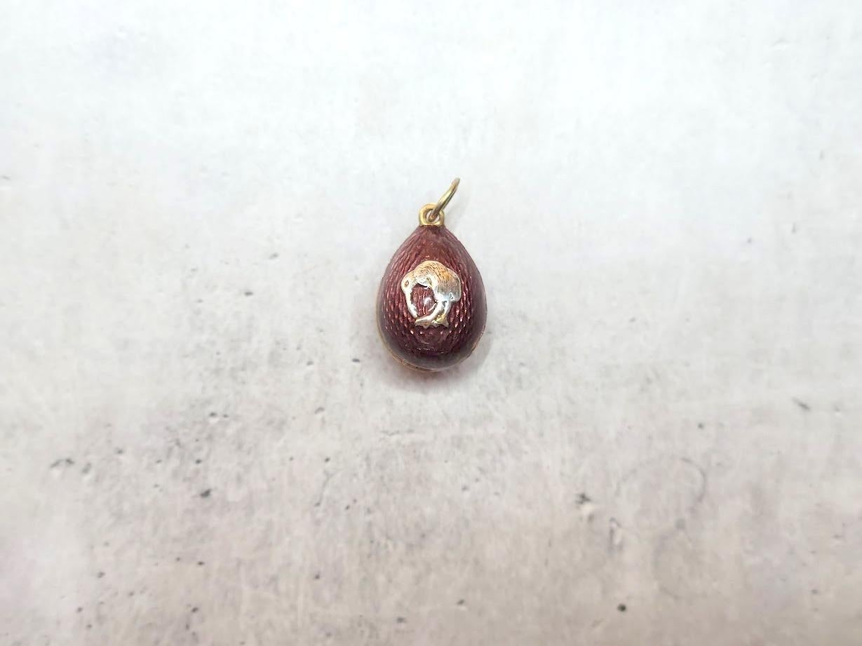 A Fabergé workmaster Anders Johan Nevalainen gild silver egg pendant, guilloche purple enameled and adorned with an adorable, detailed, relief kiwi bird was made in St. Petersburg, Russian Empire, in the late 19th century/early 20th century.

Anders