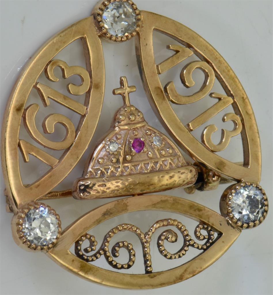 Imperial Russian Faberge 14 Karat Gold and Diamonds Romanov Tercentenary Brooch For Sale 3