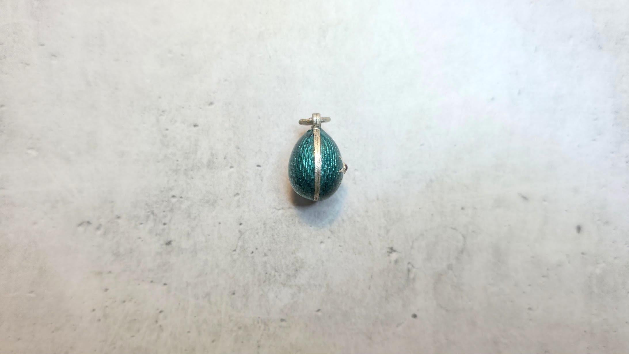 Perlina Imperial Russian Guilloche Egg Pendant with Ruby, workmaster Alfred Thielemann in vendita