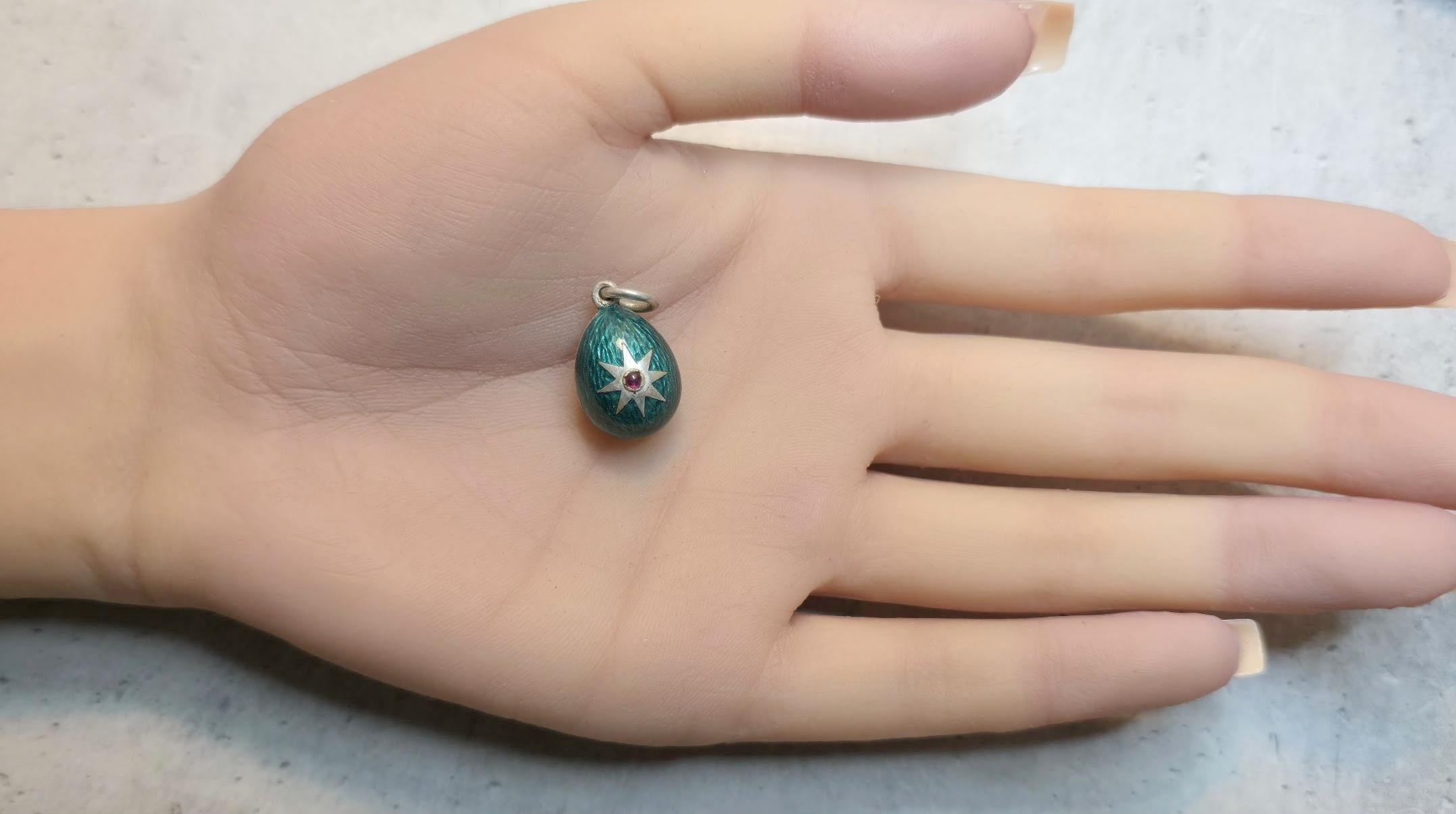 Imperial Russian Guilloche Egg Pendant with Ruby, workmaster Alfred Thielemann in vendita 1