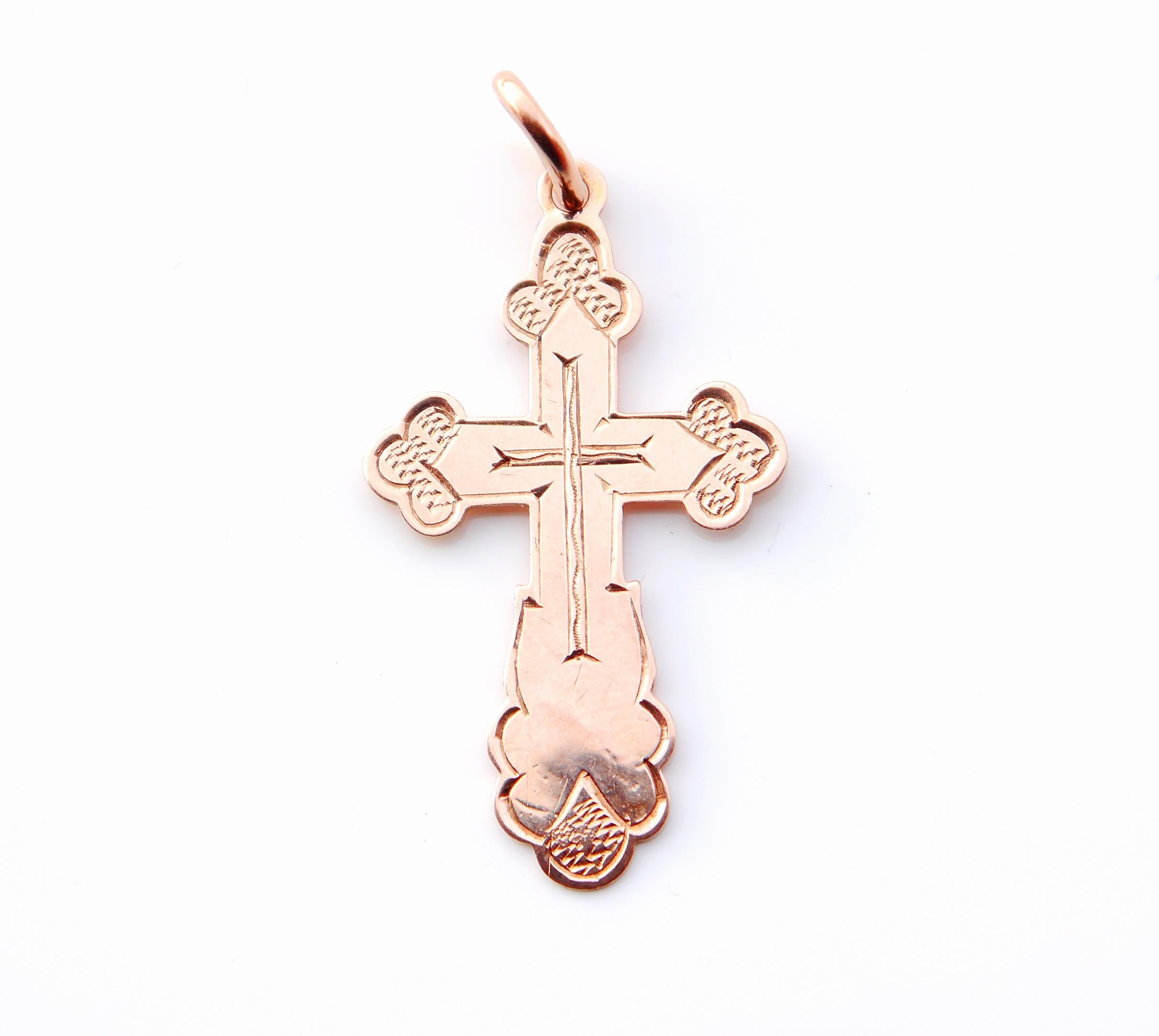 Russian Orthodox Cross pendant in solid 56 / 14K Rose Gold. Delicate hand-engraved ornament.


Hallmarked with old Russian Gold standard 56 zolotniks (14K) used in the late XIX century. Assay of Moscow.

Maker's initials T.E

Cross in fine-used