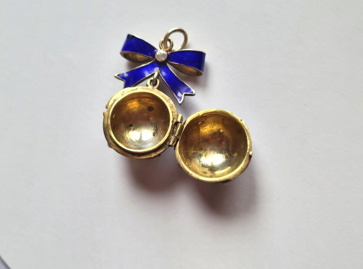 Imperial Silber vergoldete Emaille Eierschloss-Anhänger Diamant Mesh Imperial Silber im Angebot 1