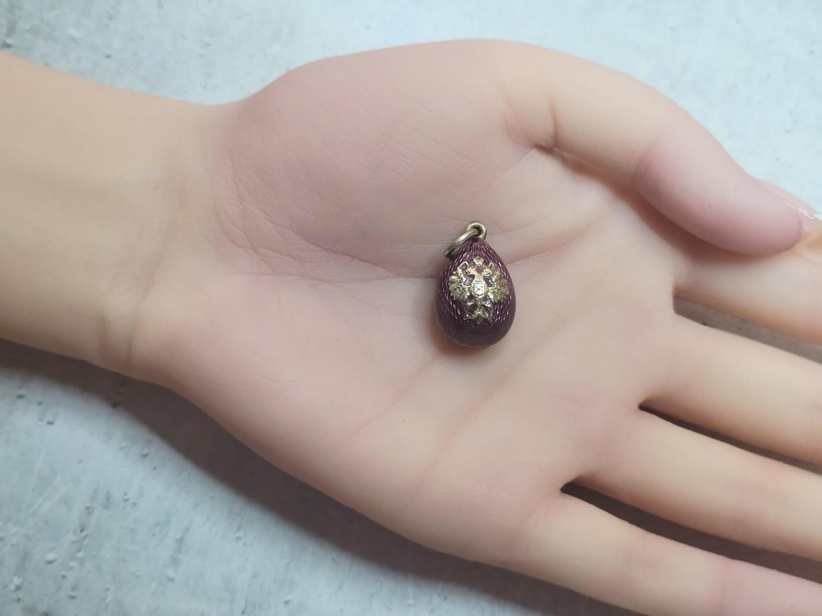 Imperial Russian Guilloché Enamel Egg Pendant with The Coat of Arms For Sale 2