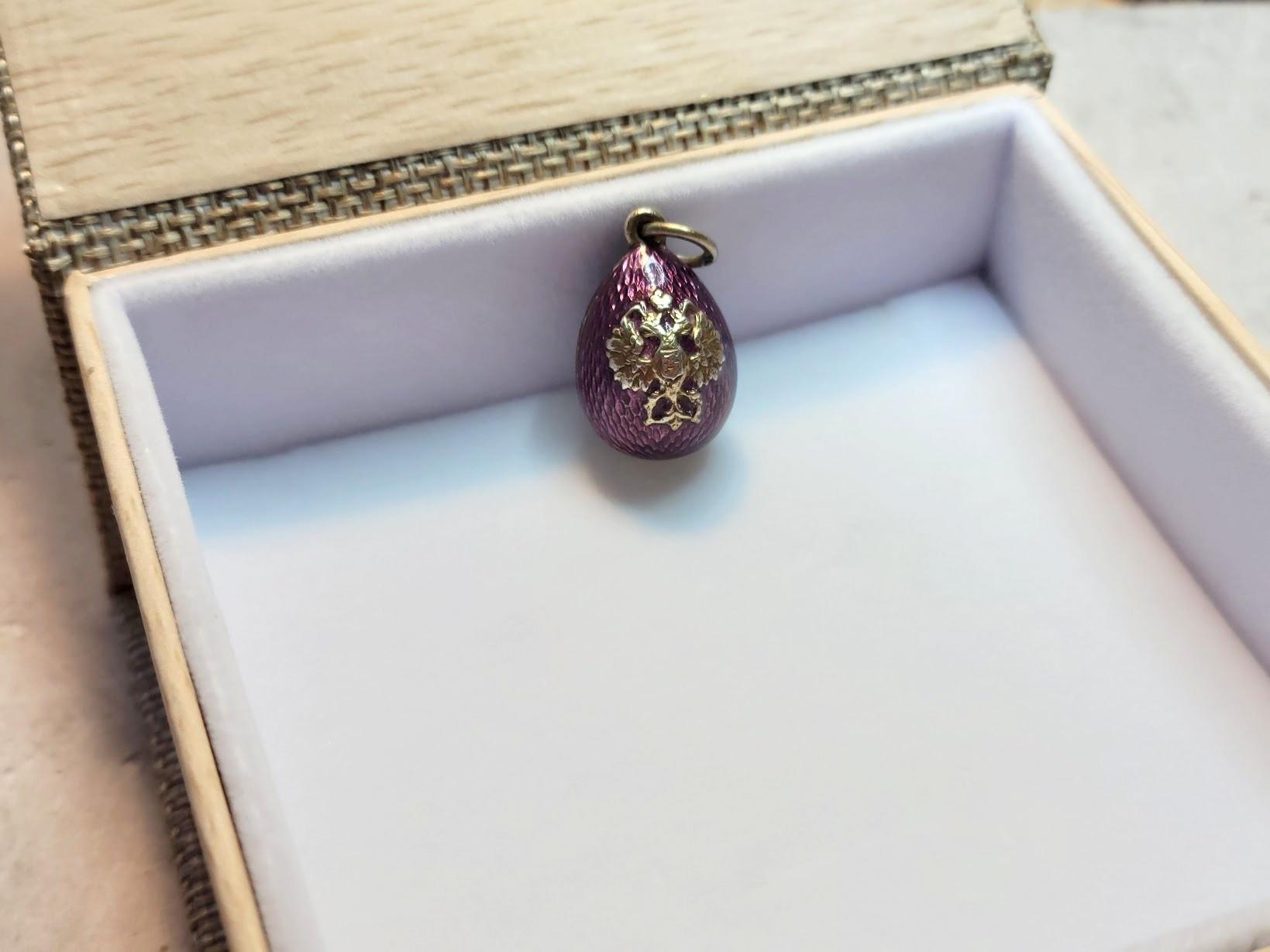 Imperial Russian Guilloché Enamel Egg Pendant with The Coat of Arms For Sale 3