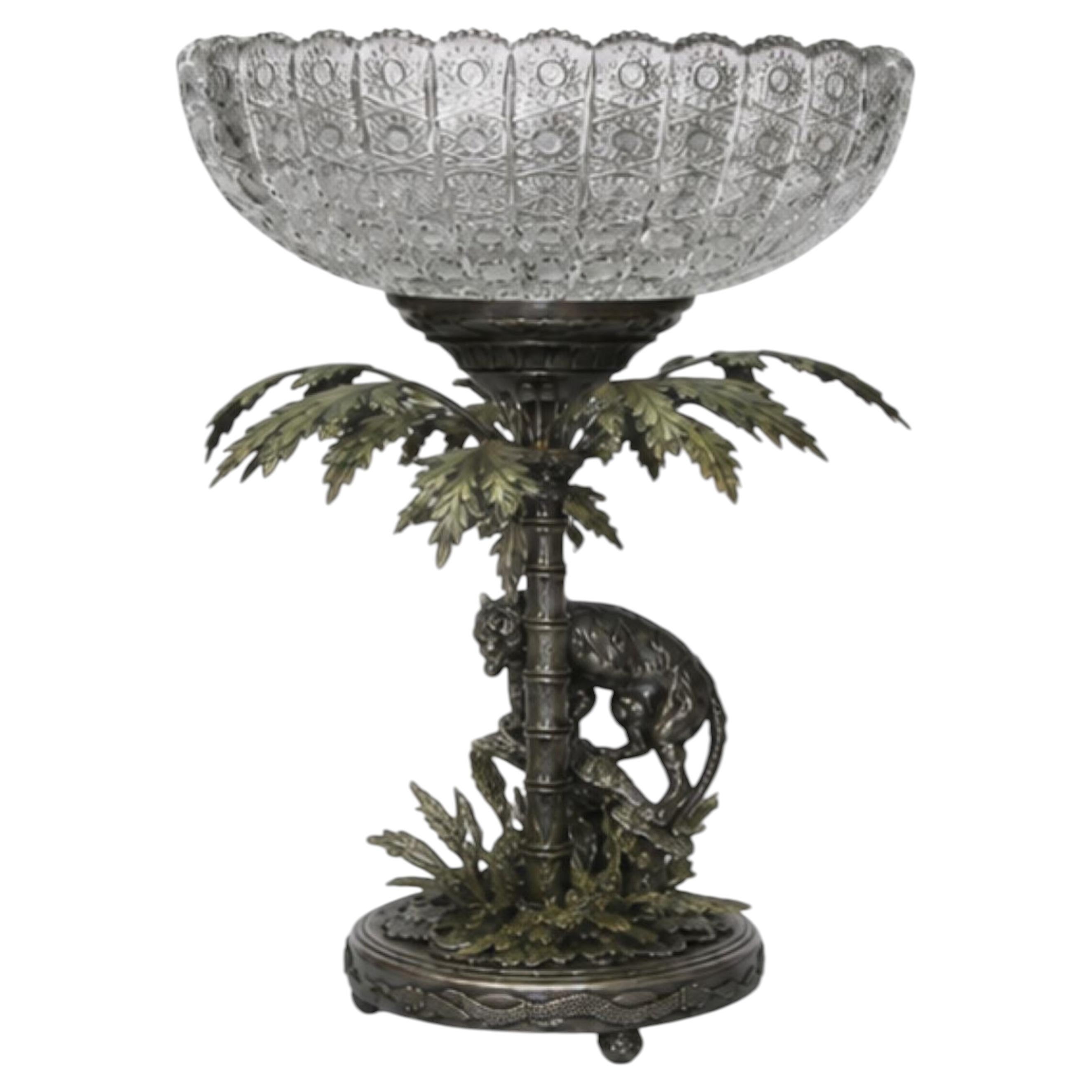 Vase de table monumental « Imperial Tiger » en cristal de Bohême et argent massif en vente