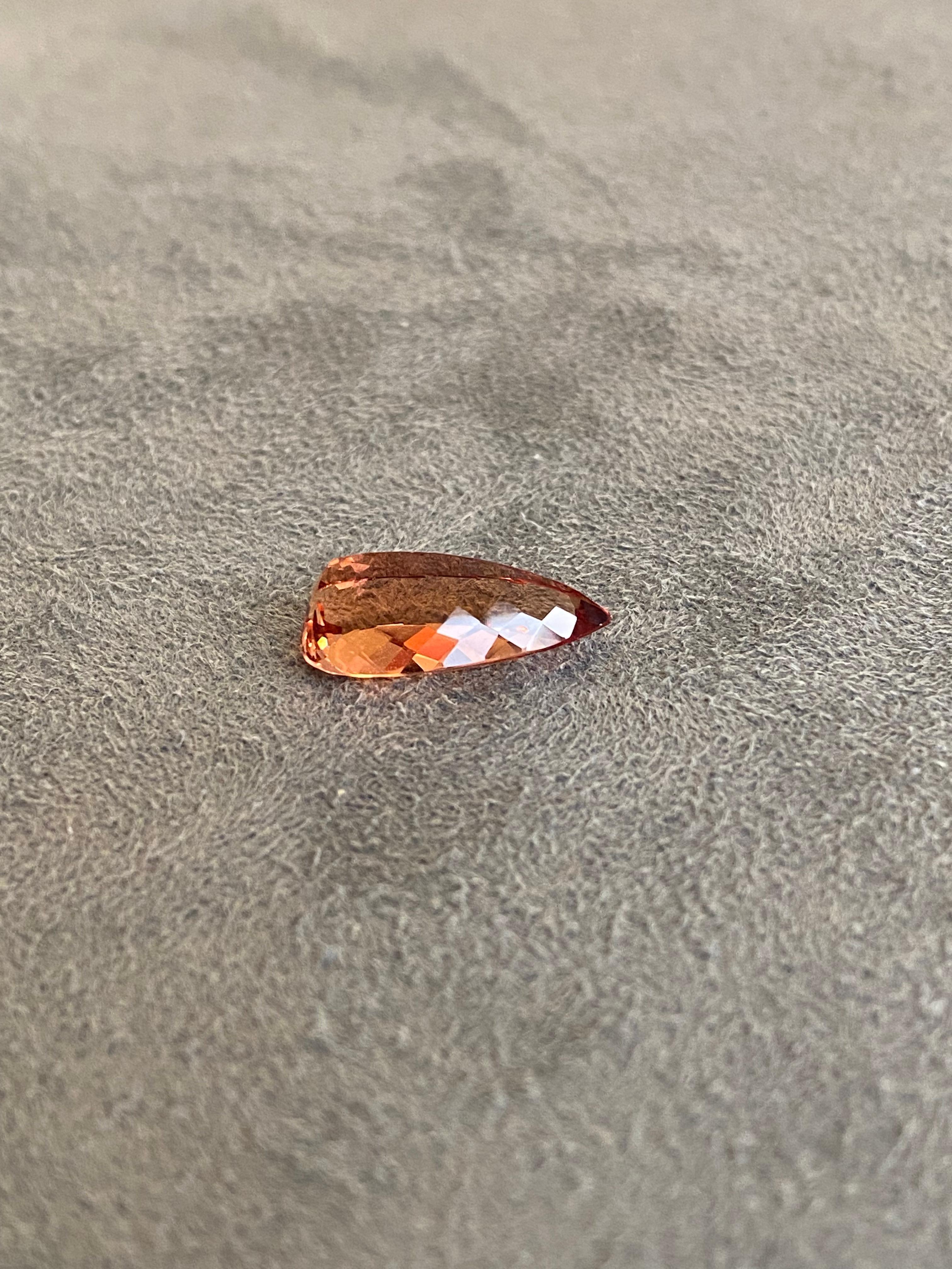 Women's or Men's Imperial Topaz 9.52 ct For Sale