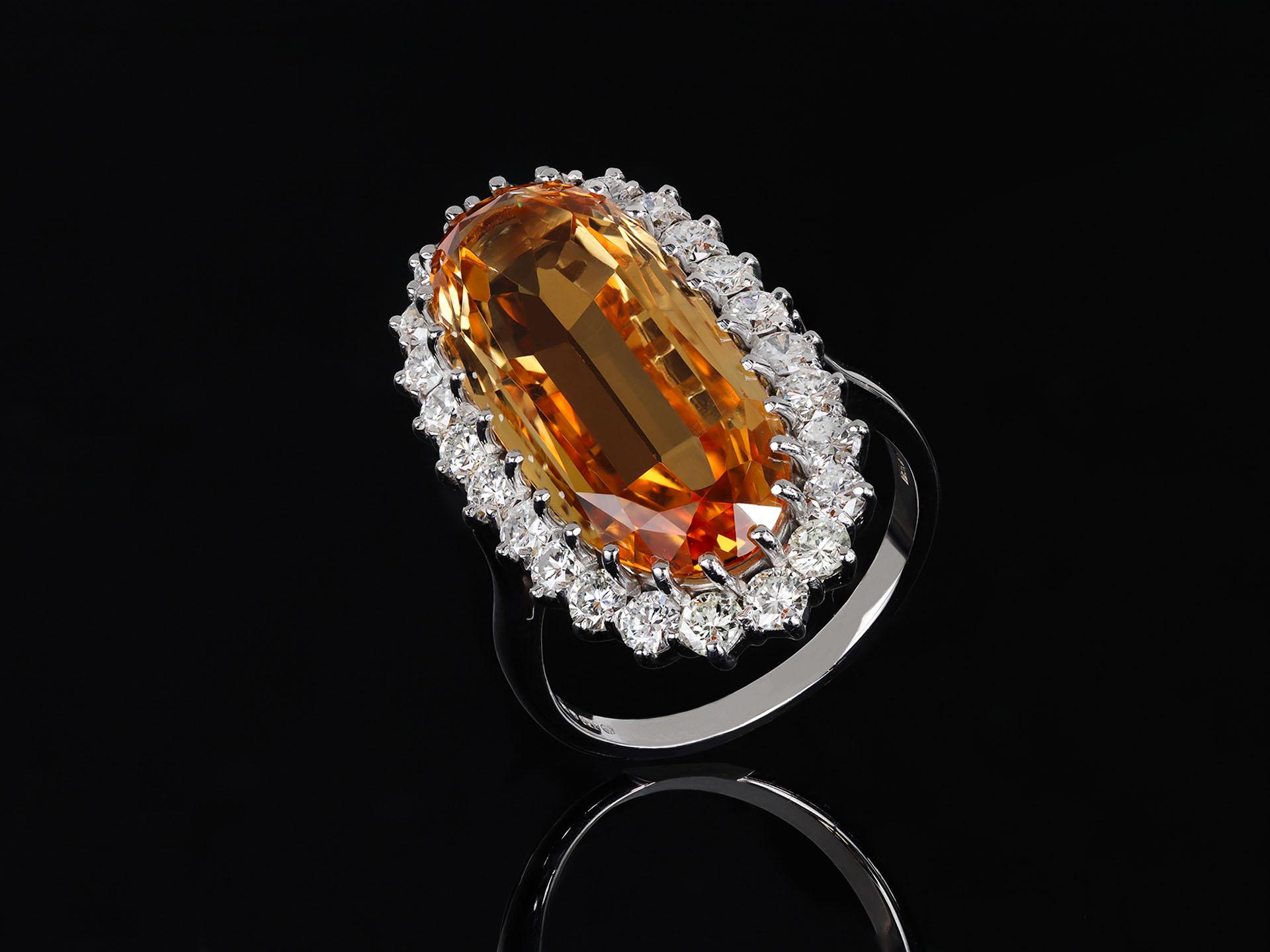 Imperial Topas und Diamant-Cluster-Ring, englisch, 1983. (Gemischter Schliff) im Angebot