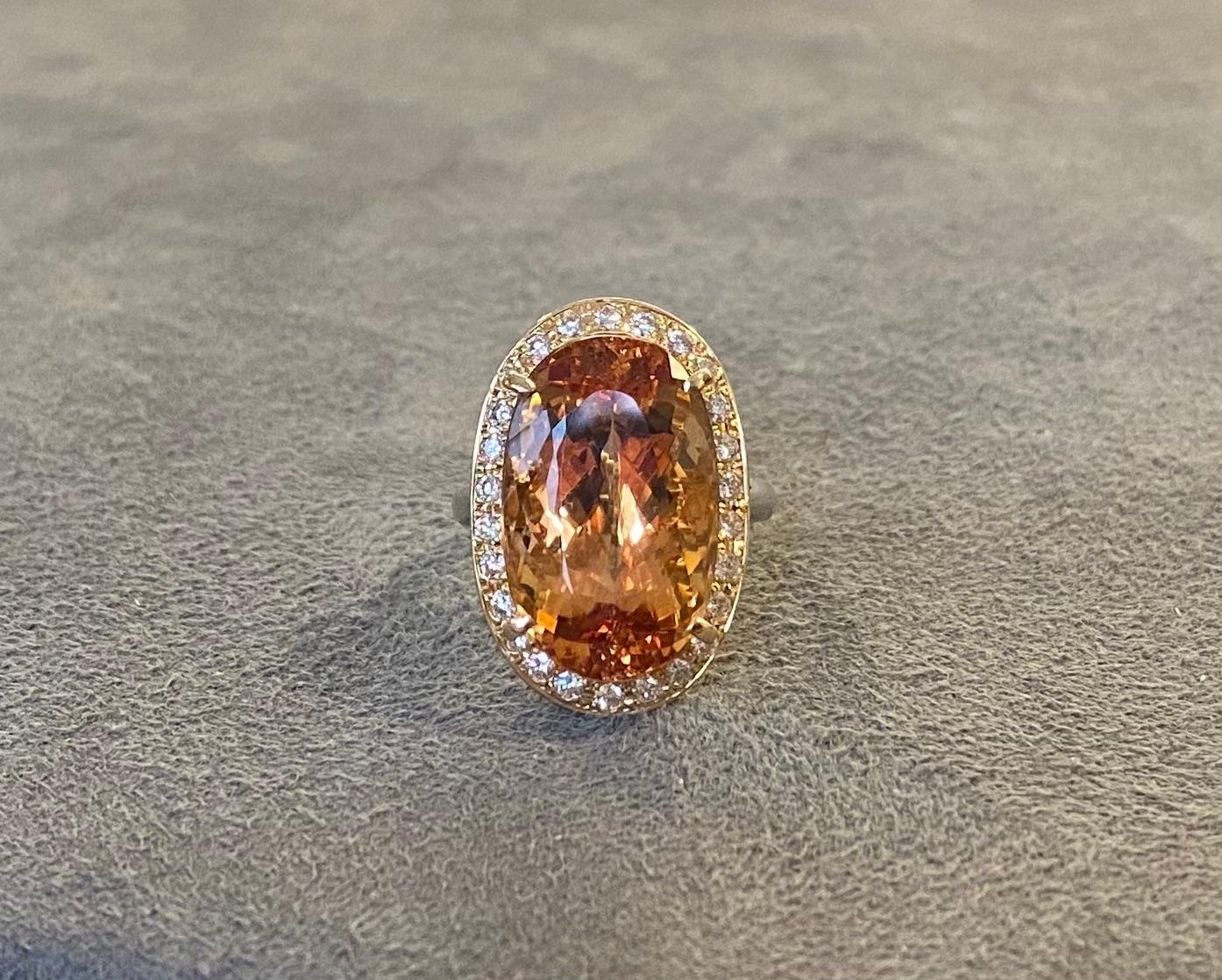 A beautiful Imperial Topaz of 18.46ct, set with diamonds in platinum and 18k yellow gold. 