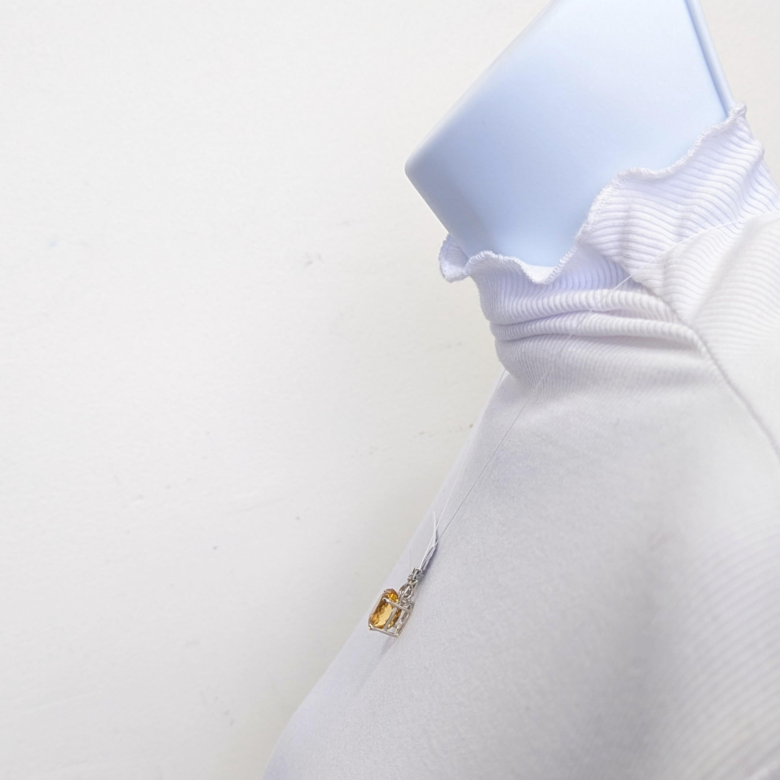 Taille ovale Pendentif en platine, topaze impériale et diamant blanc en vente