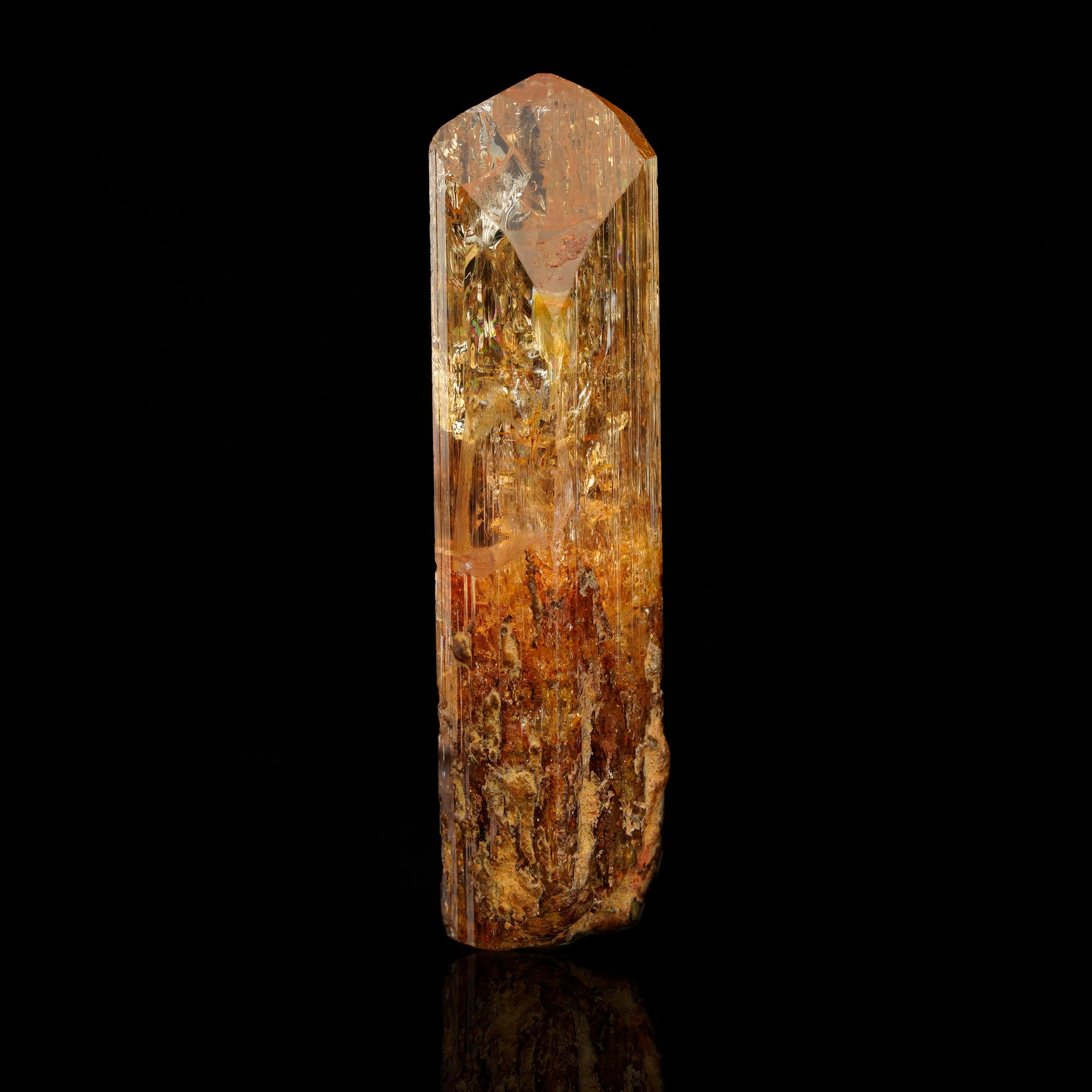 Scopri il fascino di questo Topazio Imperiale dello Zambia. Questa gemma di 16 grammi vanta una straordinaria tonalità dorata che la rende un'aggiunta preziosa a qualsiasi collezione.

Caratteristiche principali:
Dimensioni: 4,8 cm di altezza, 1,6