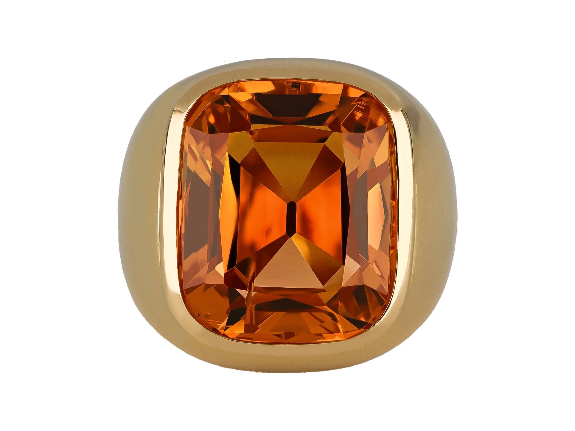 Anello solitario con topazio imperiale, Francia, circa 1970. in vendita