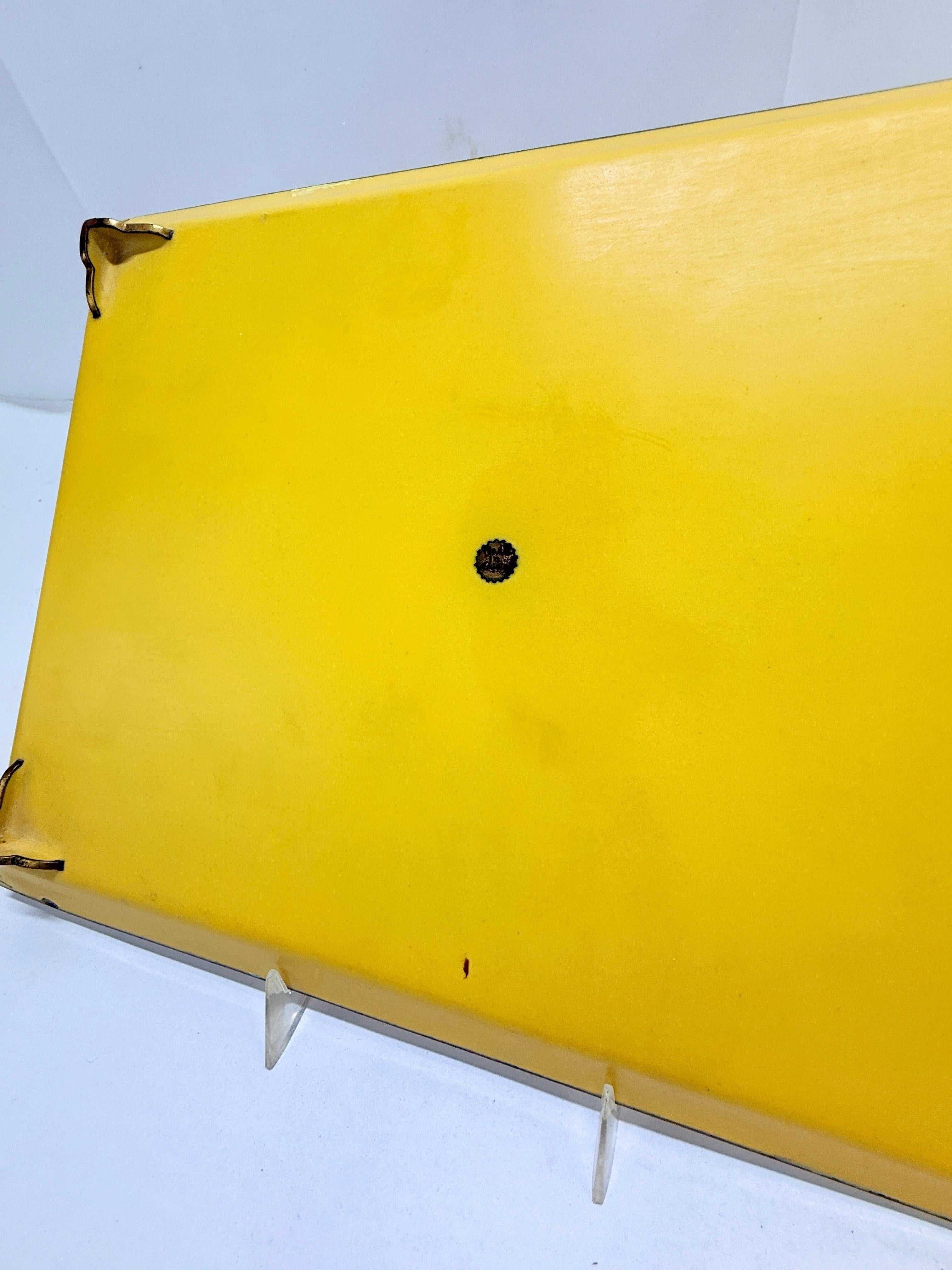 Vassoio in smalto cloisonné giapponese giallo-imperiale con medaglione a forma di fenice, epoca Showa in vendita 3