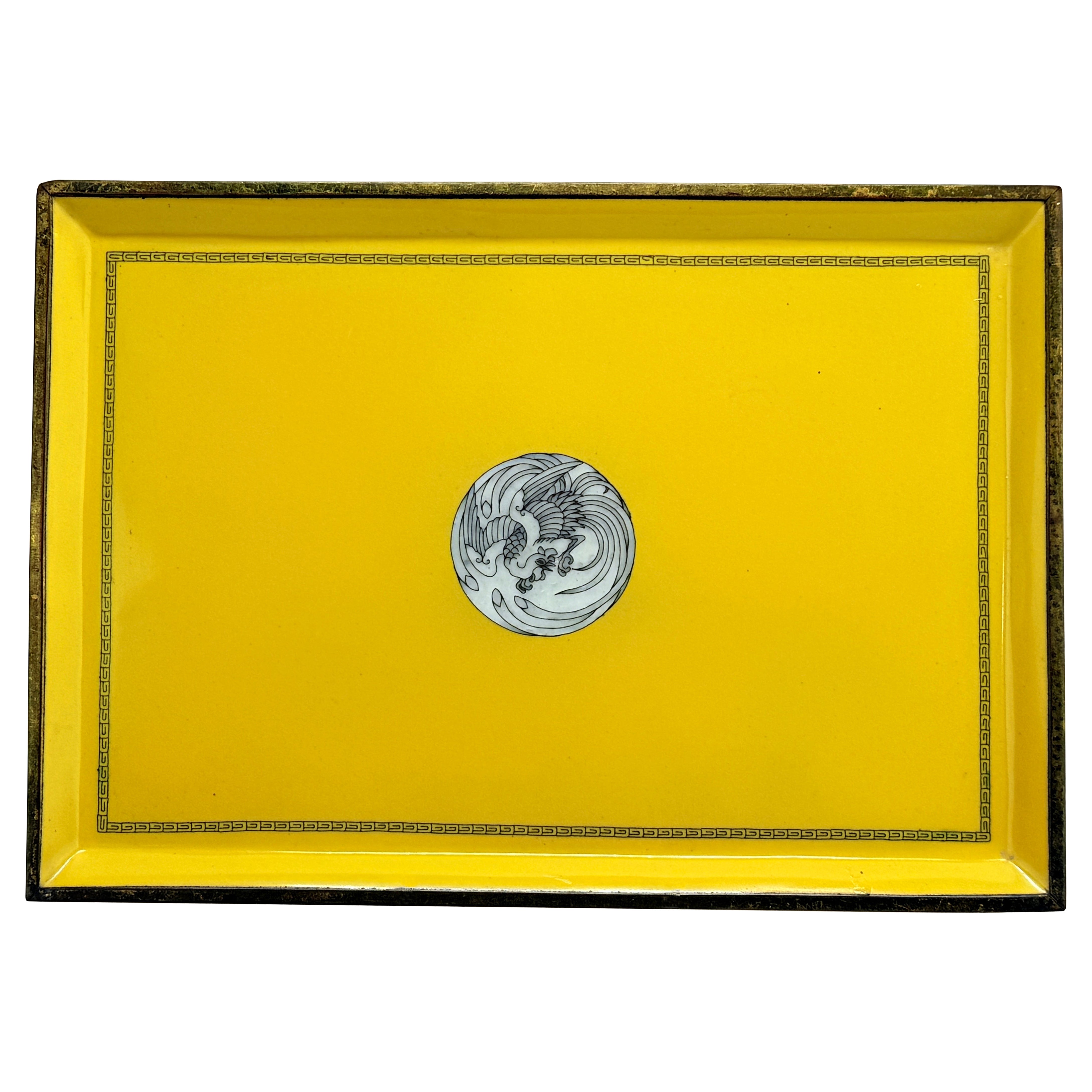 Vassoio in smalto cloisonné giapponese giallo-imperiale con medaglione a forma di fenice, epoca Showa