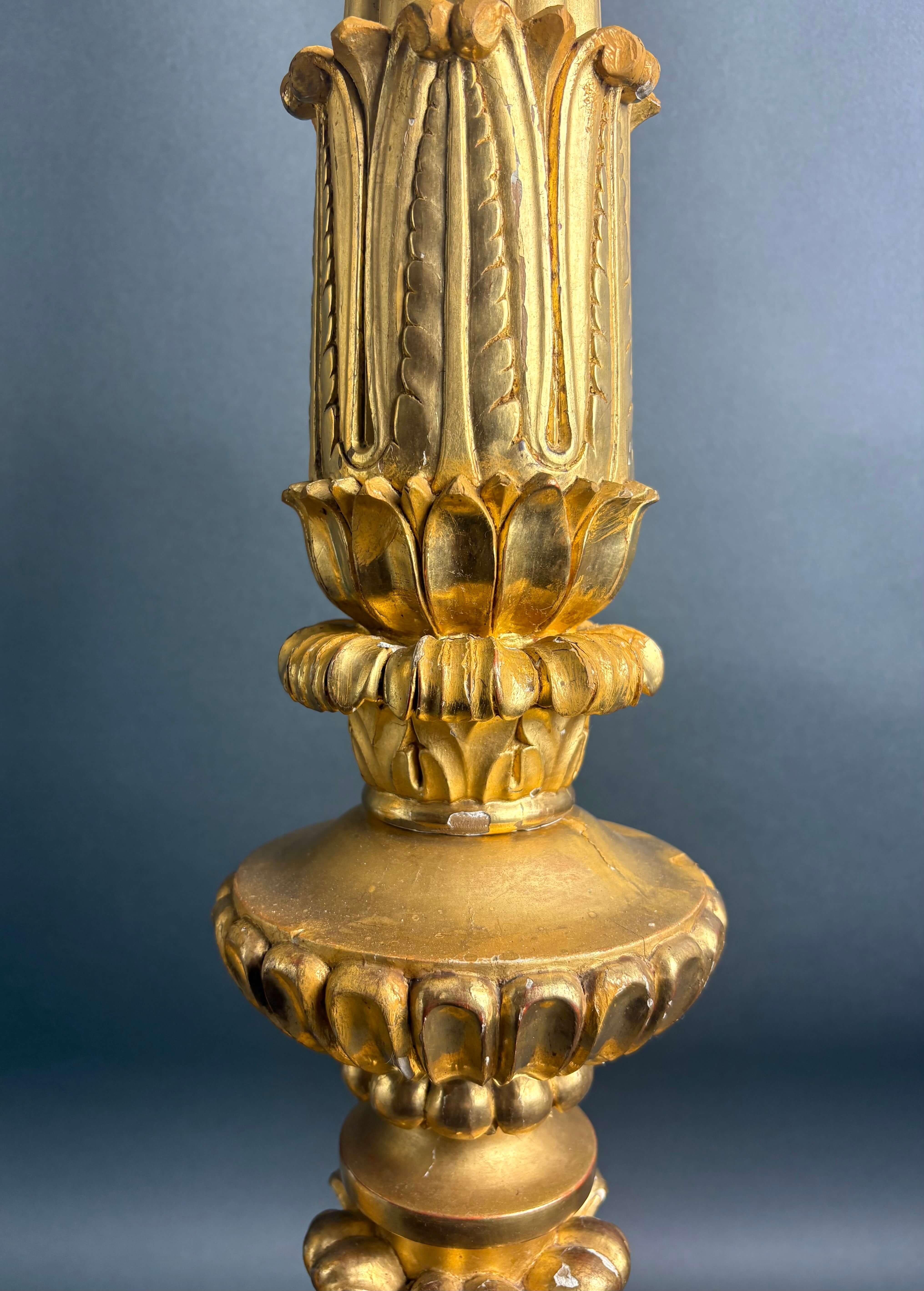 Imponente Coppia di Candelabri Portacero Legno Dorato XVIII secolo (Italienisch) im Angebot