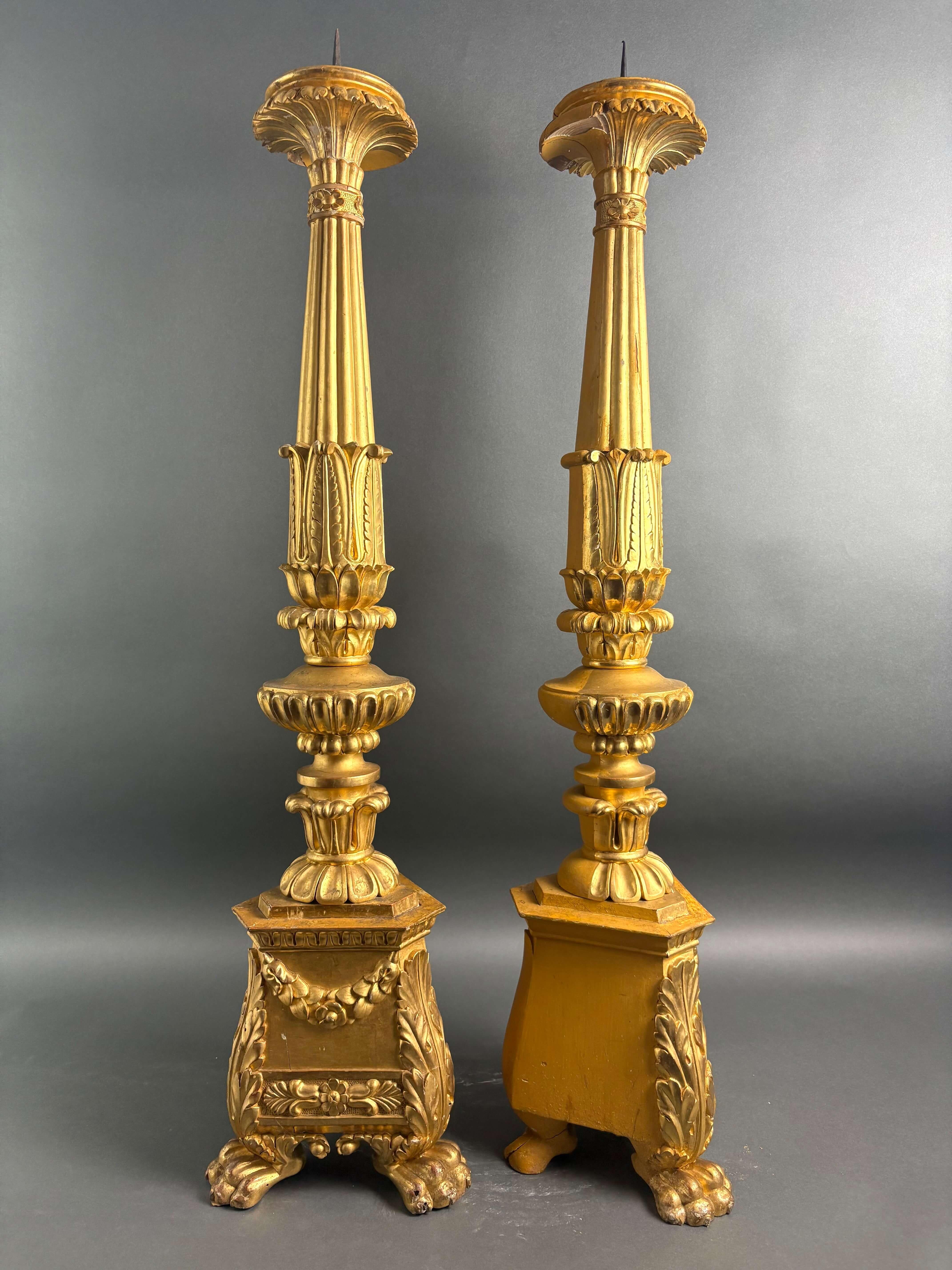 Imponente Coppia di Candelabri Portacero Legno Dorato XVIII secolo im Zustand „Gut“ im Angebot in Pistoia, IT