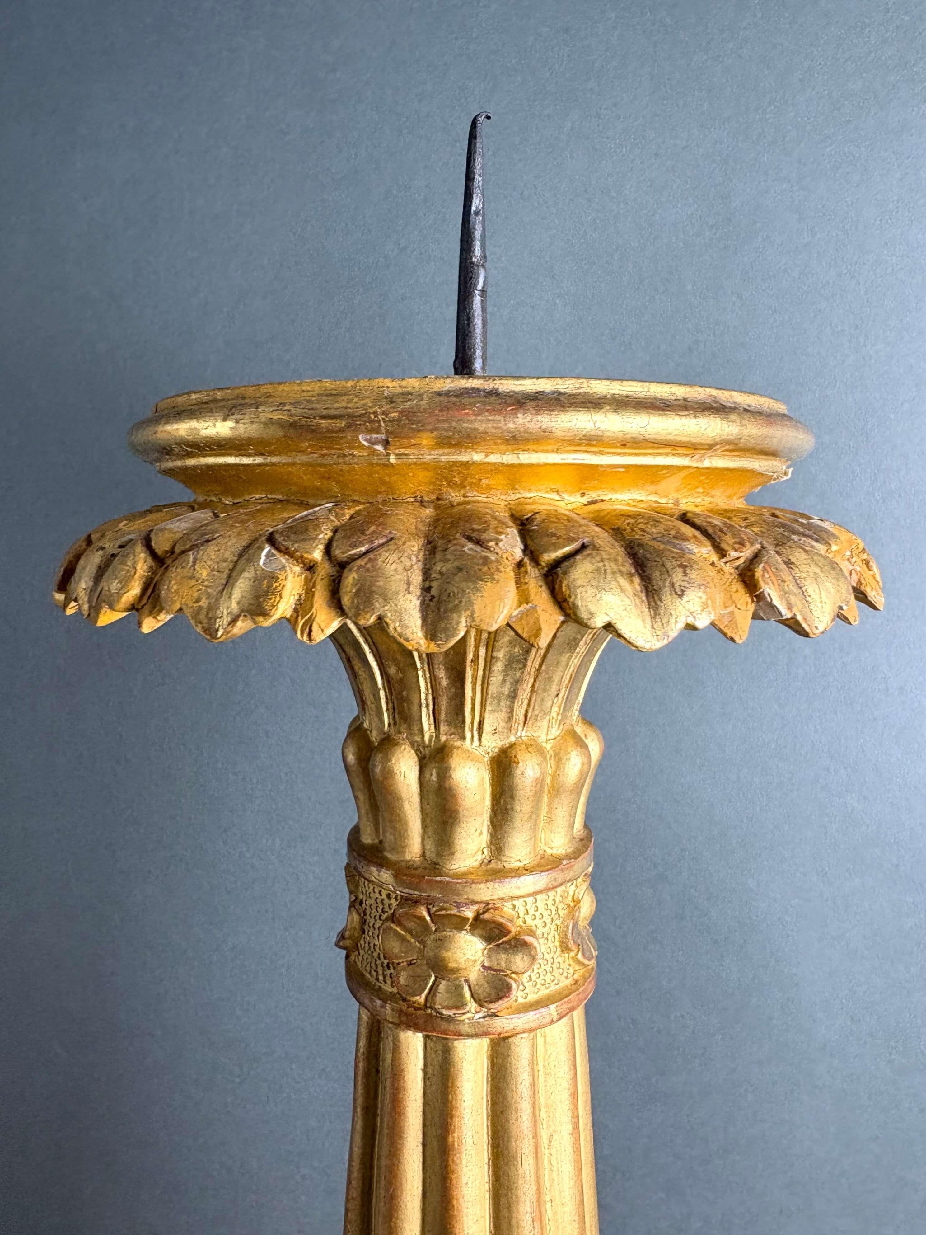 Imponente Coppia di Candelabri Portacero Legno Dorato XVIII secolo (Holz) im Angebot