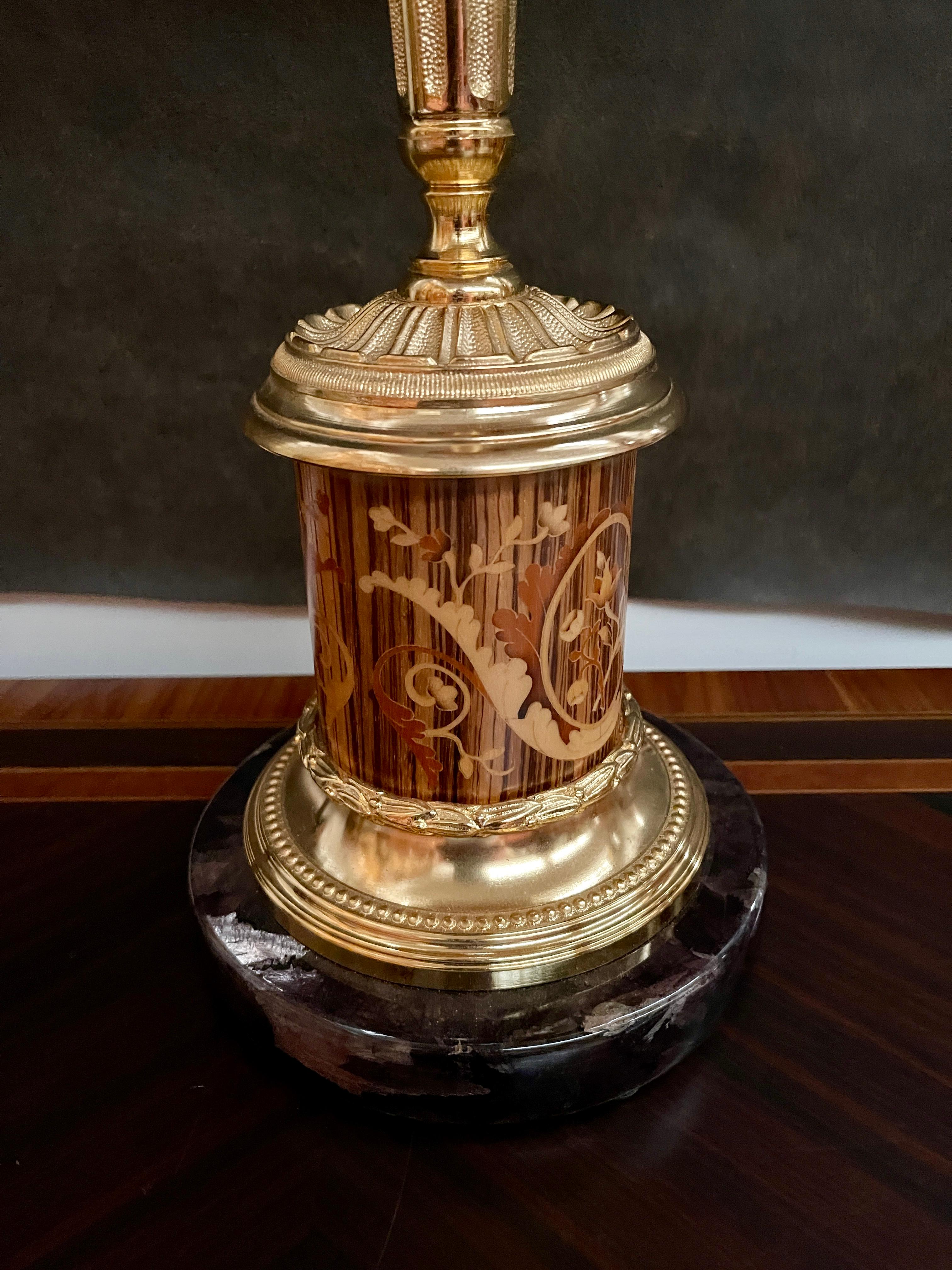 Imponente coppia di lampade da tavolo in stile classico versailles, XX secolo in vendita 2