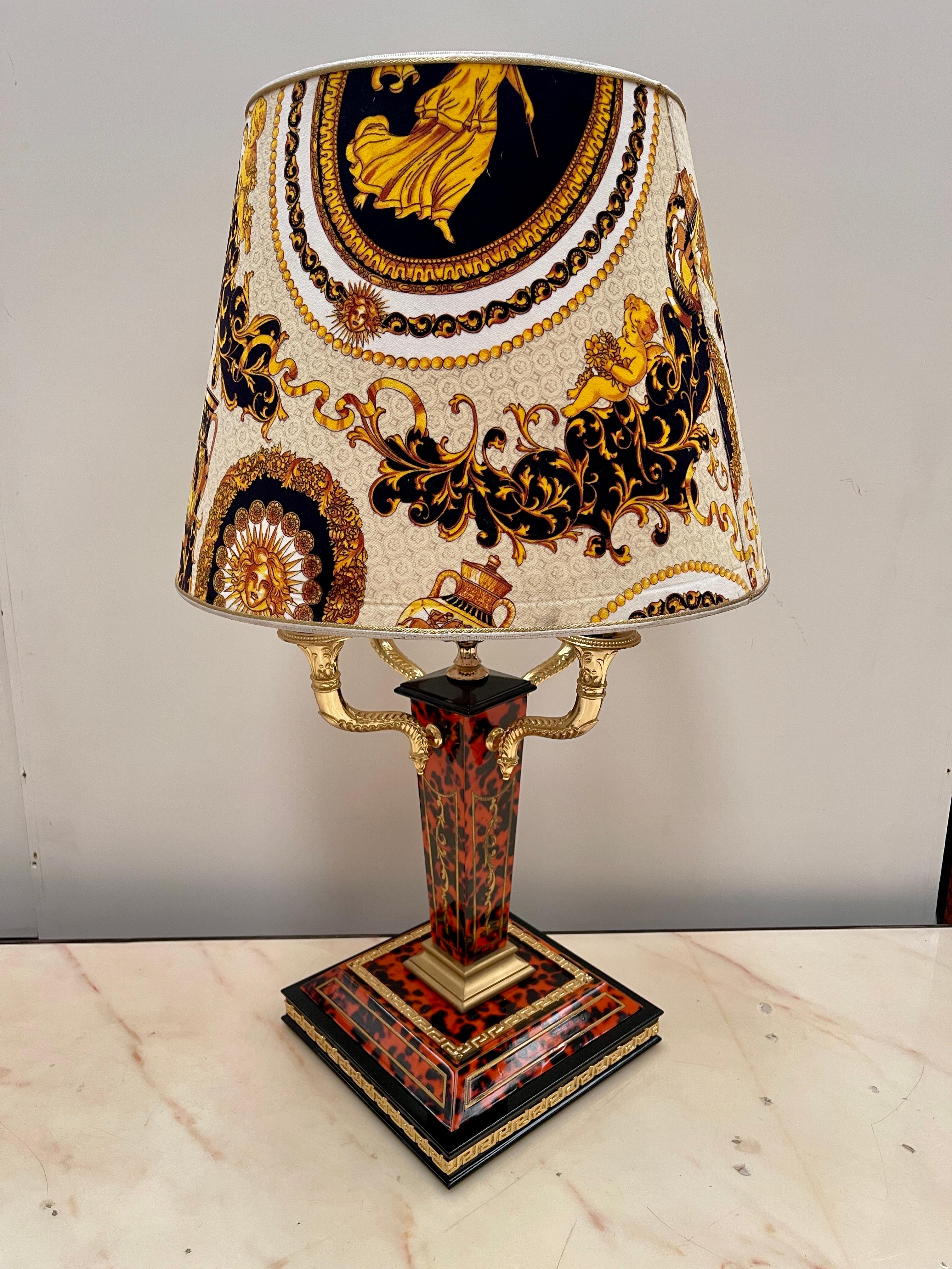 Imponente lampada da tavolo in stile Impero con paralume classico versailles, XX In condizioni ottime in vendita a Cantù, IT