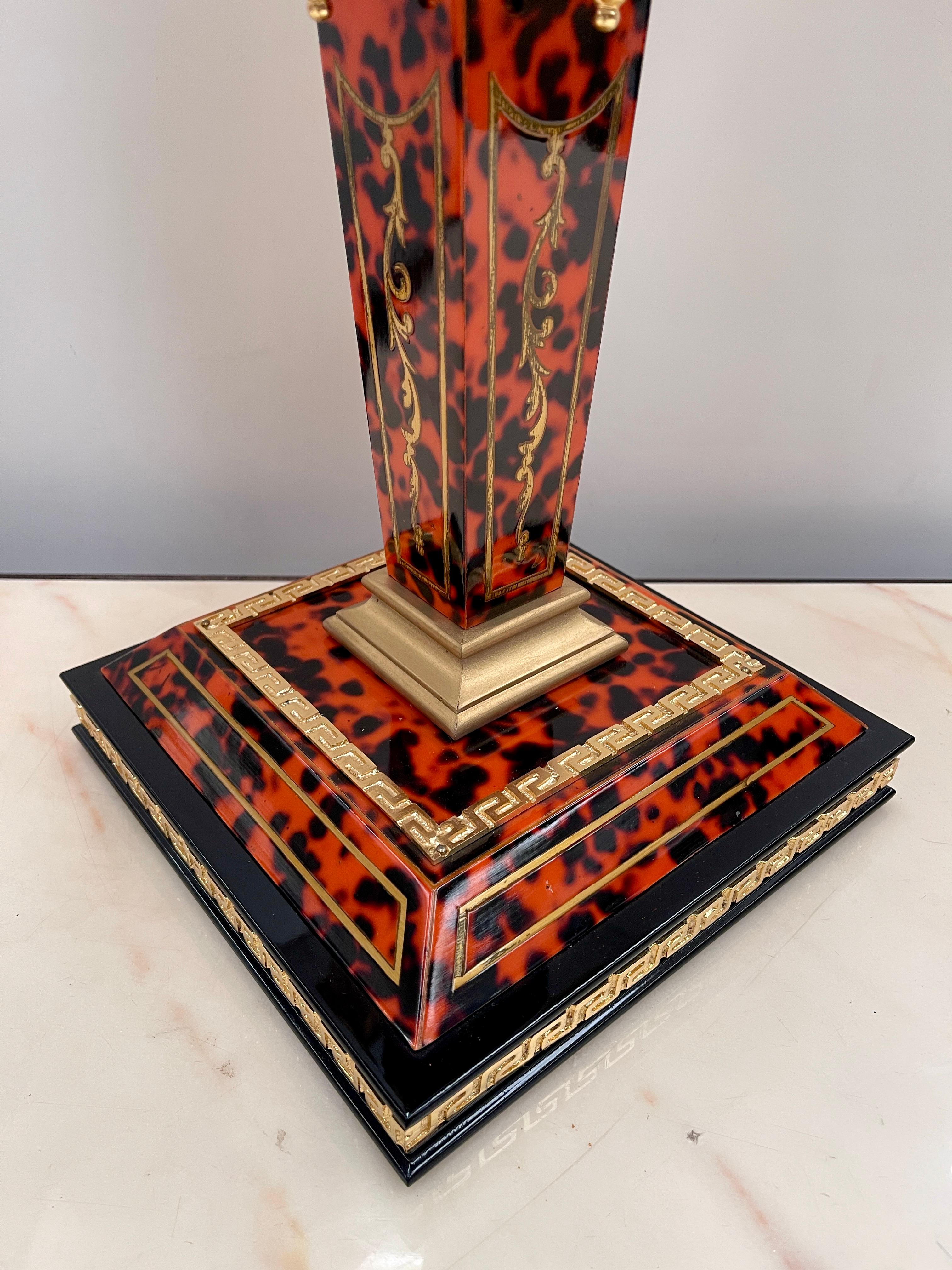 Bronzo Imponente lampada da tavolo in stile Impero con paralume classico versailles, XX in vendita