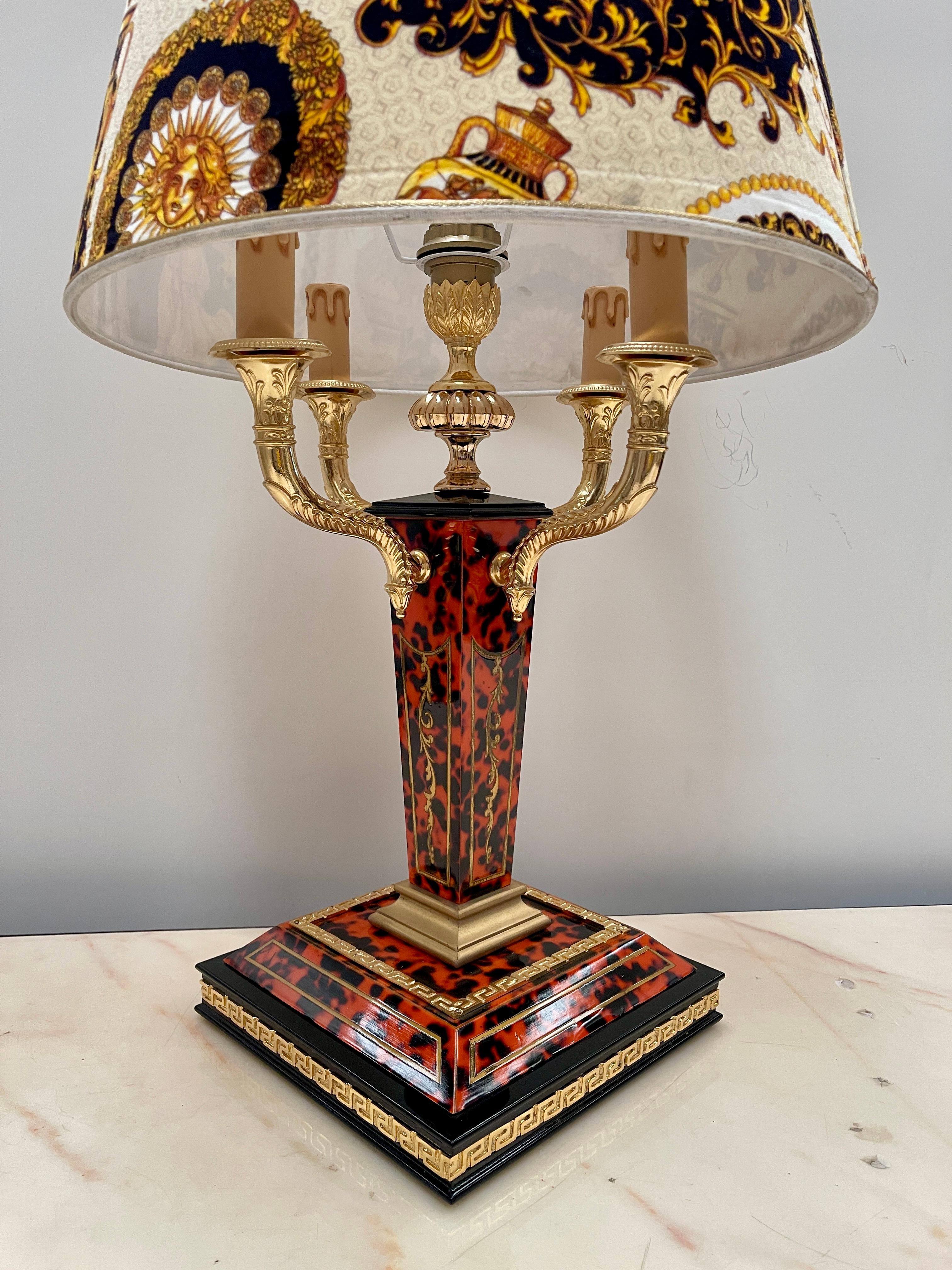 Imponente lampada da tavolo in stile Impero con paralume classico versailles, XX in vendita 1