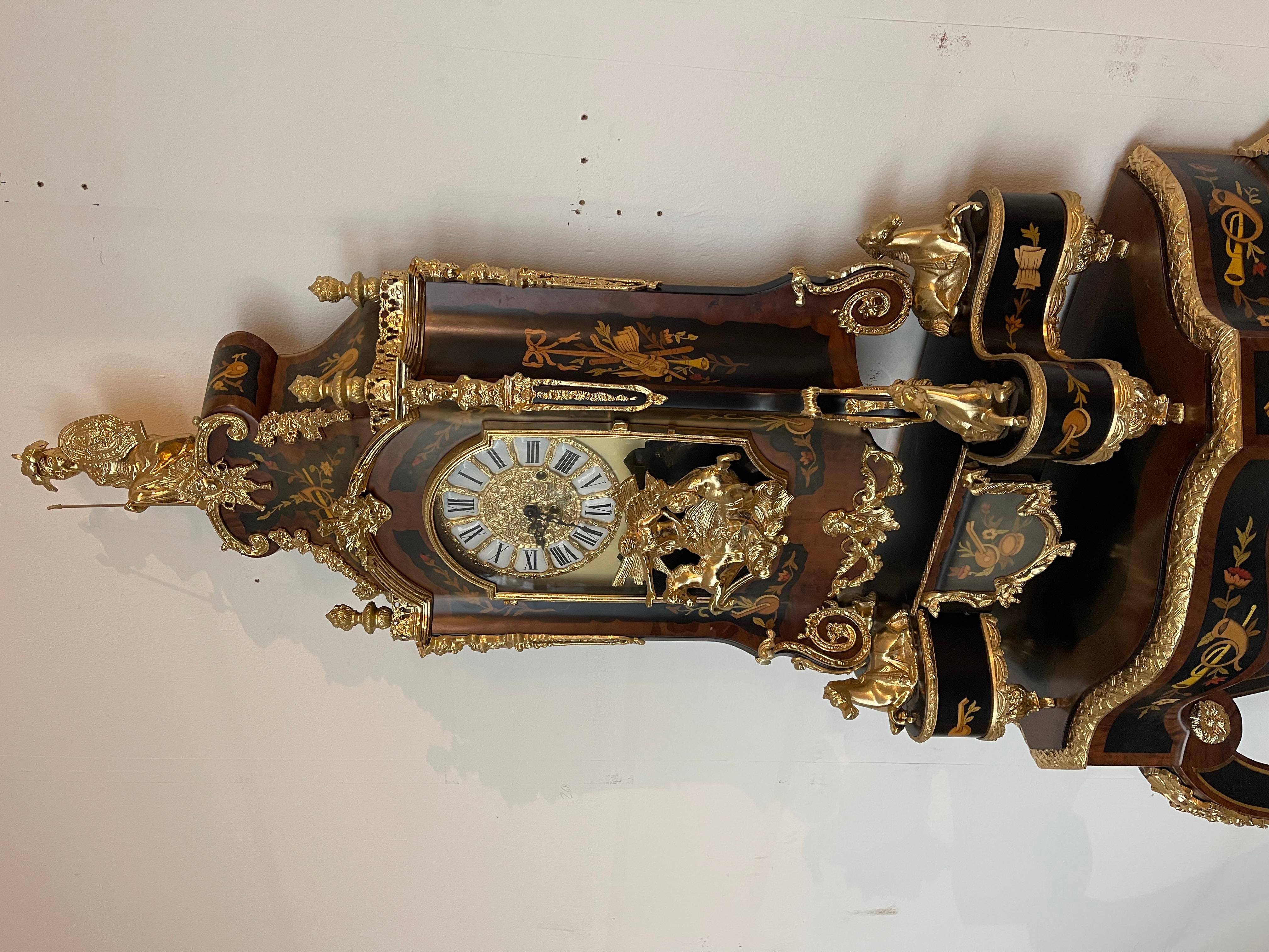 Imponente orologio a pendolo e console in stile francese secolo XX in vendita 5