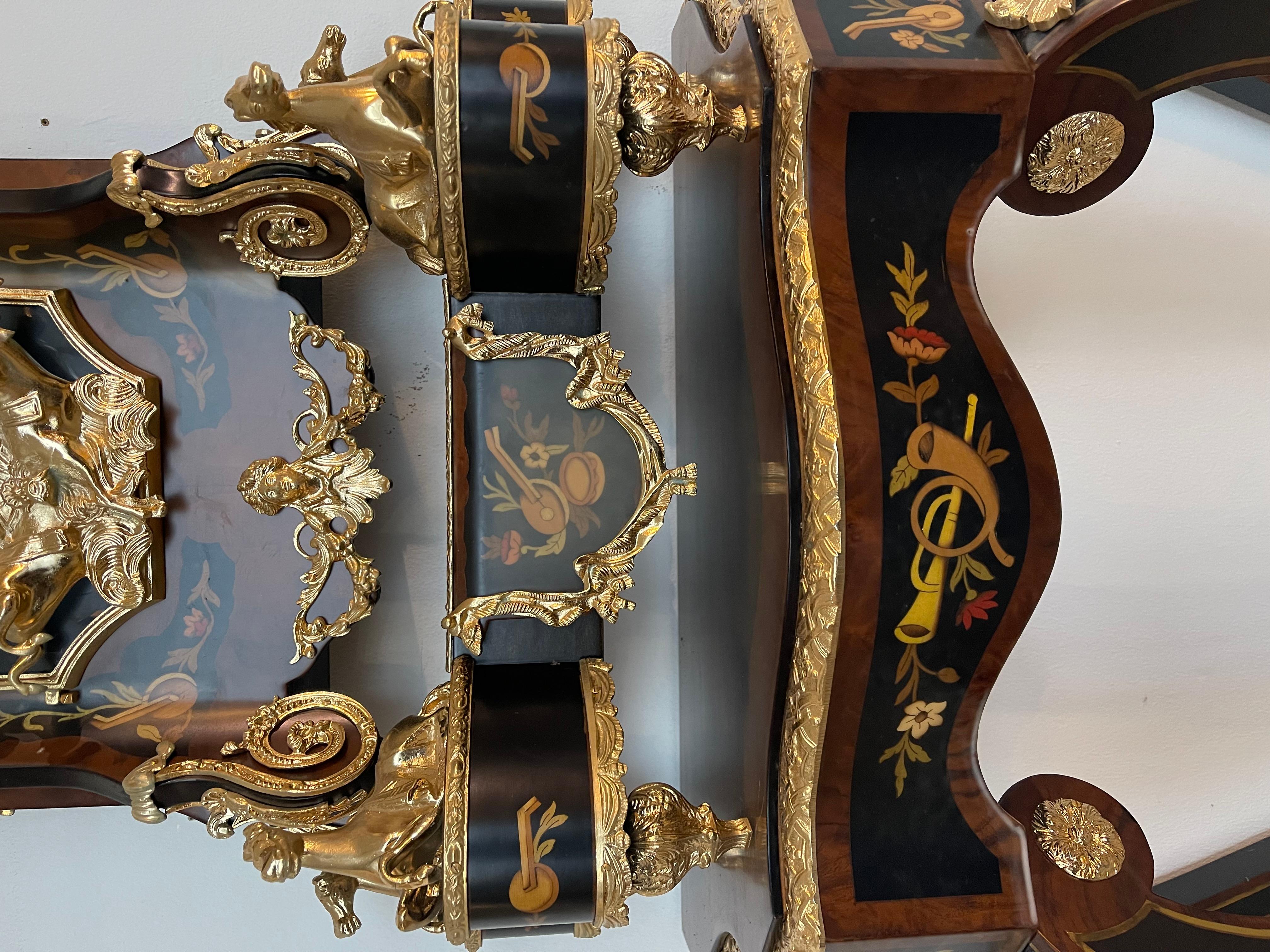 Imponente orologio a pendolo e console in stile francese secolo XX in vendita 9
