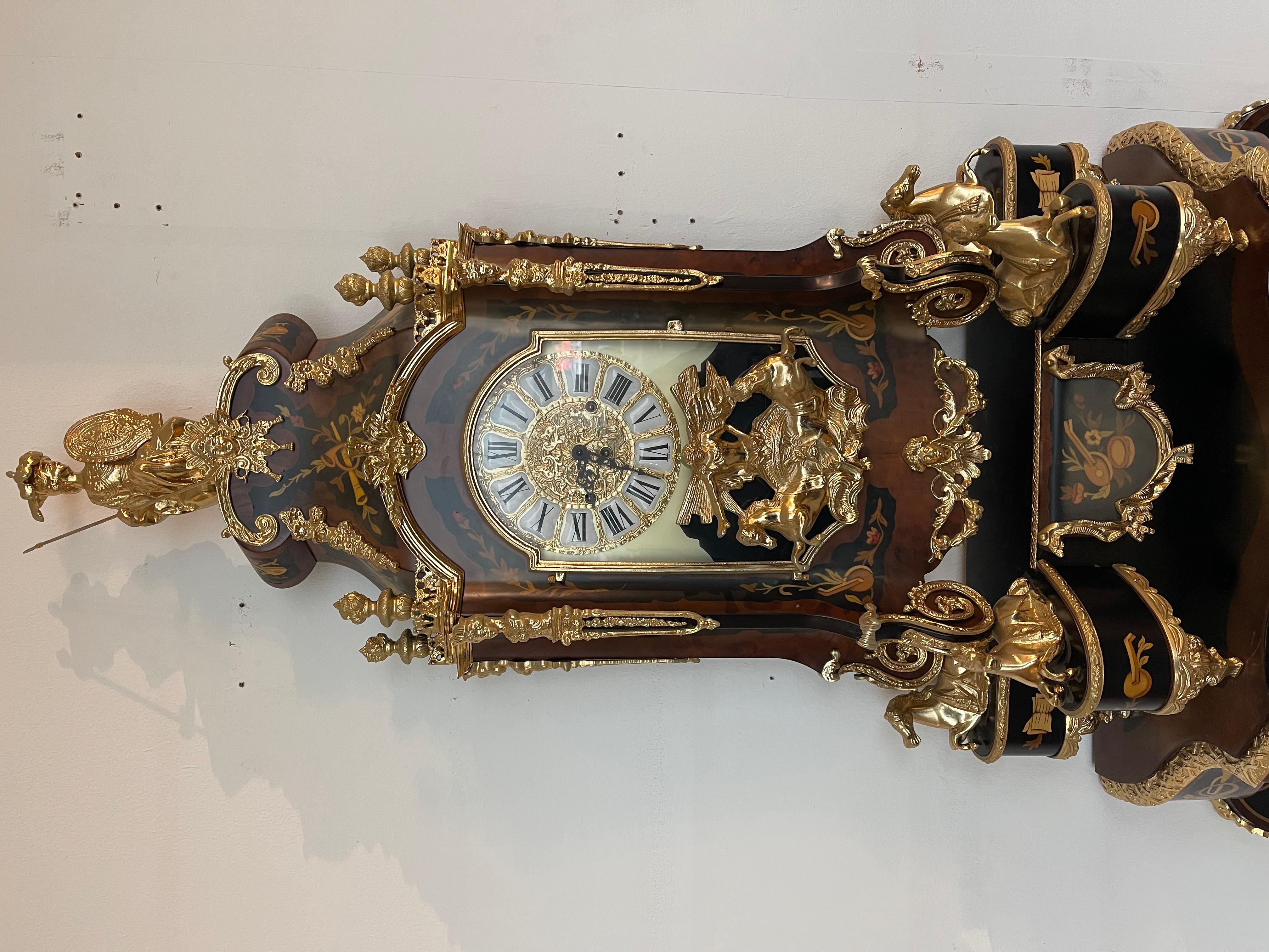 Imponente orologio a pendolo e console in stile francese secolo XX in vendita 11